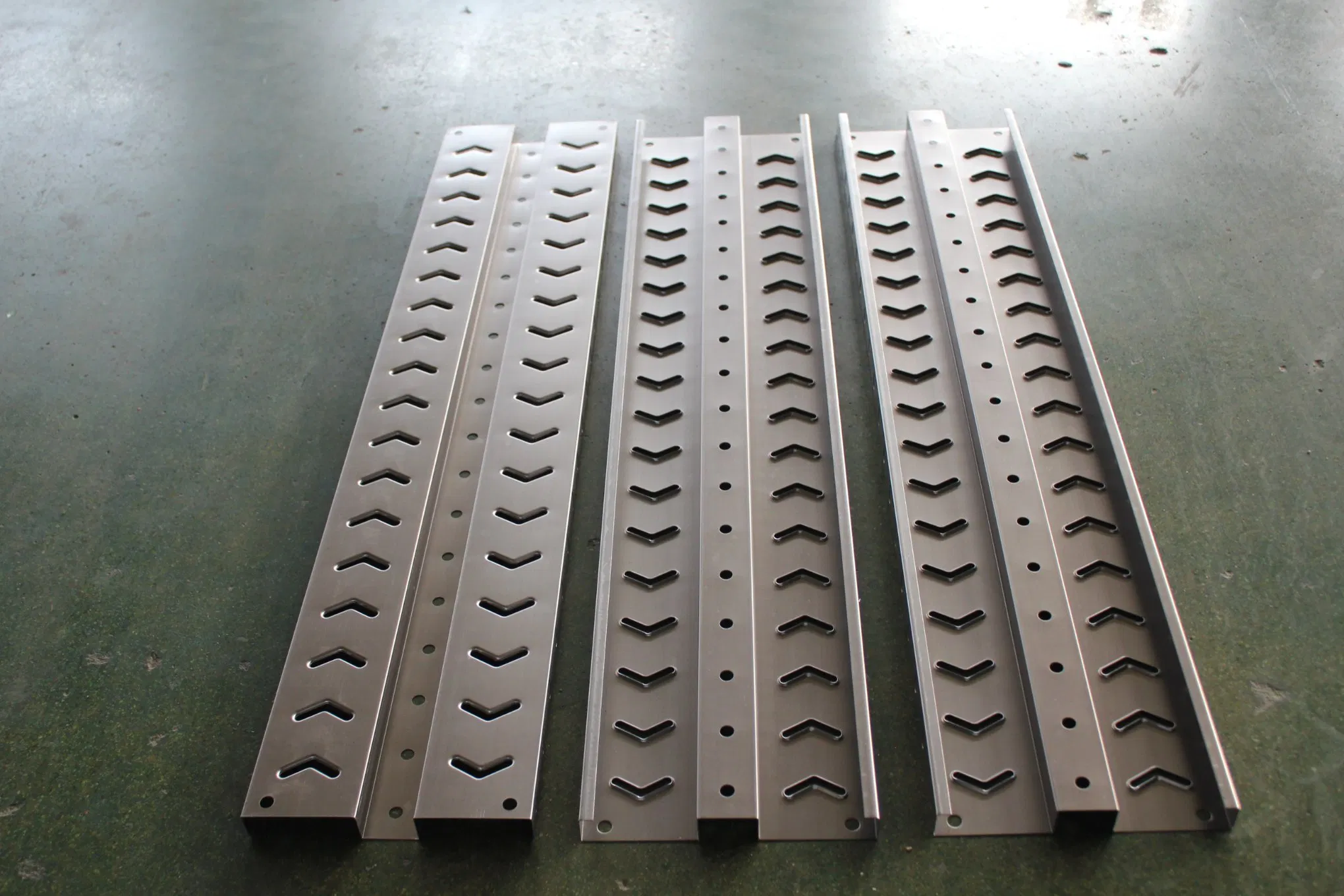 China Manufacturer Roll Forming High Corrosion Resistance Steel Pallets Profiles for Production Floor