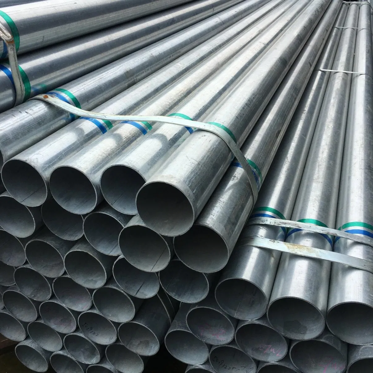 Hot Dipped Galvanized Seamless Welded Steel Pipe Gi Hollow Round Pipe ERW