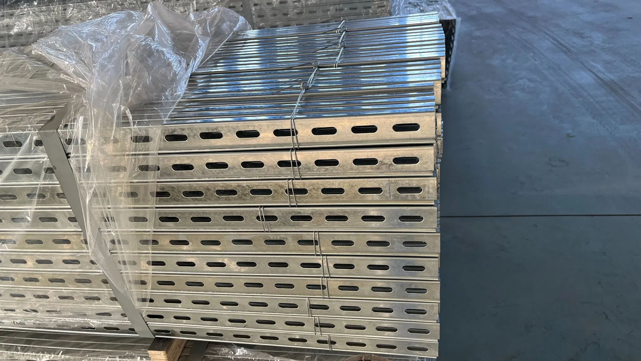 Galvanized Steel Seismic Support and Hanger Galvanized Steel Fixing Bracket Shelf Bracket