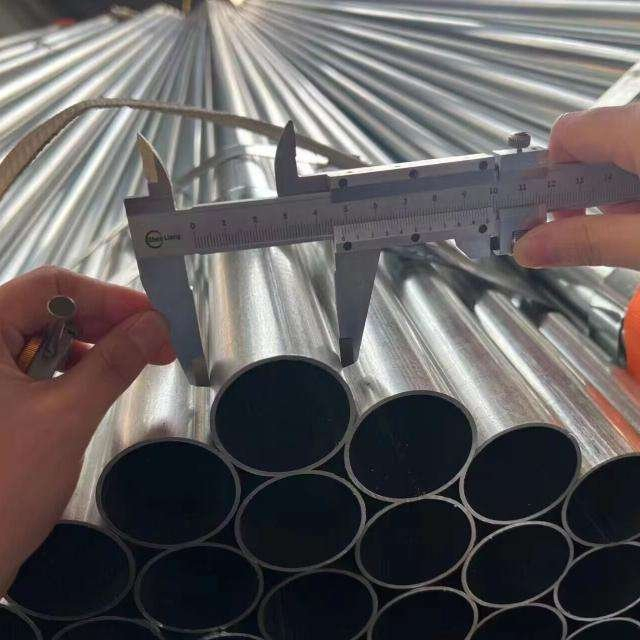 Hot Dipped Galvanized Seamless Welded Steel Pipe Gi Hollow Round Pipe ERW