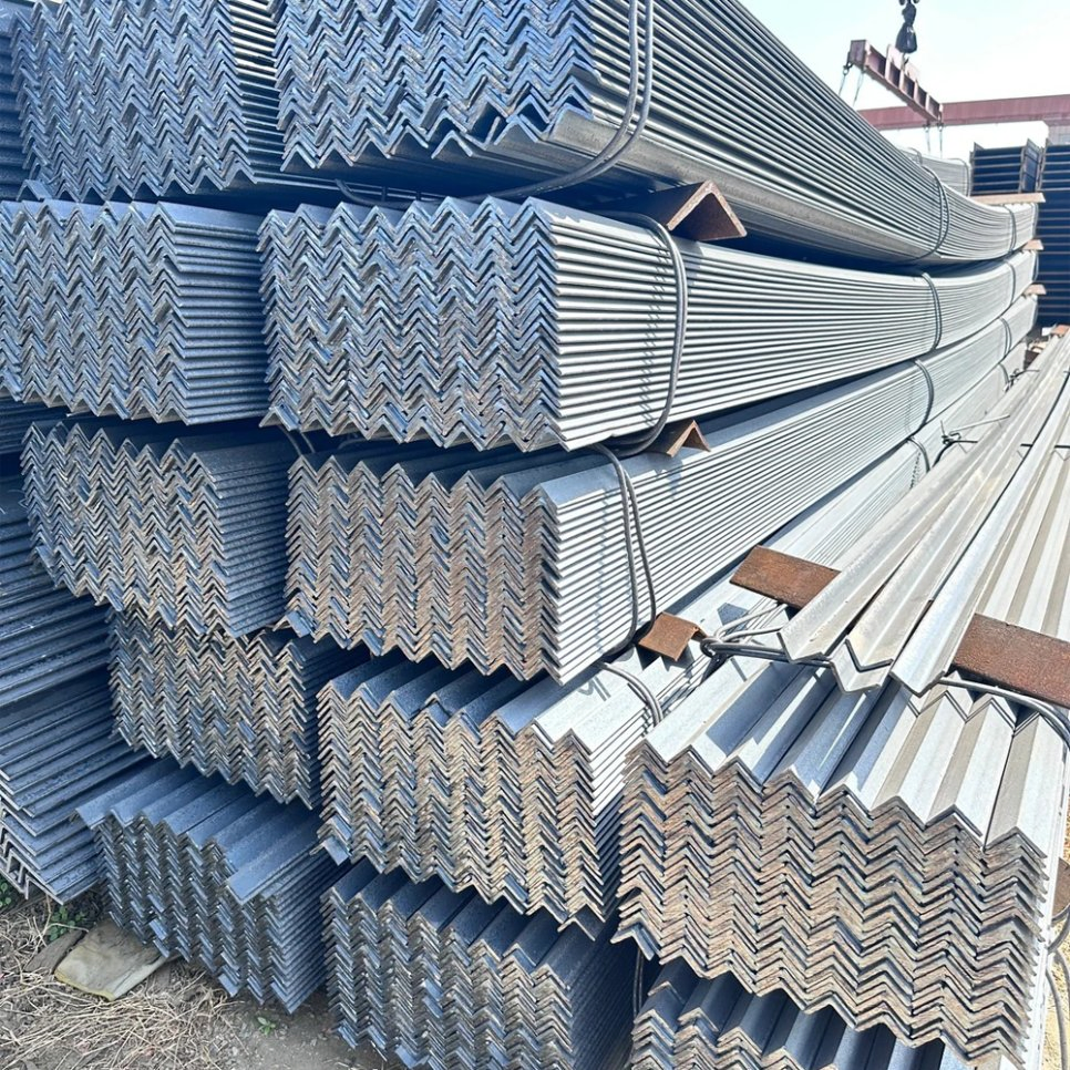Q235 Q345 A36 Carbon Mild Steel Angel Iron Equal Angle Steel Bar