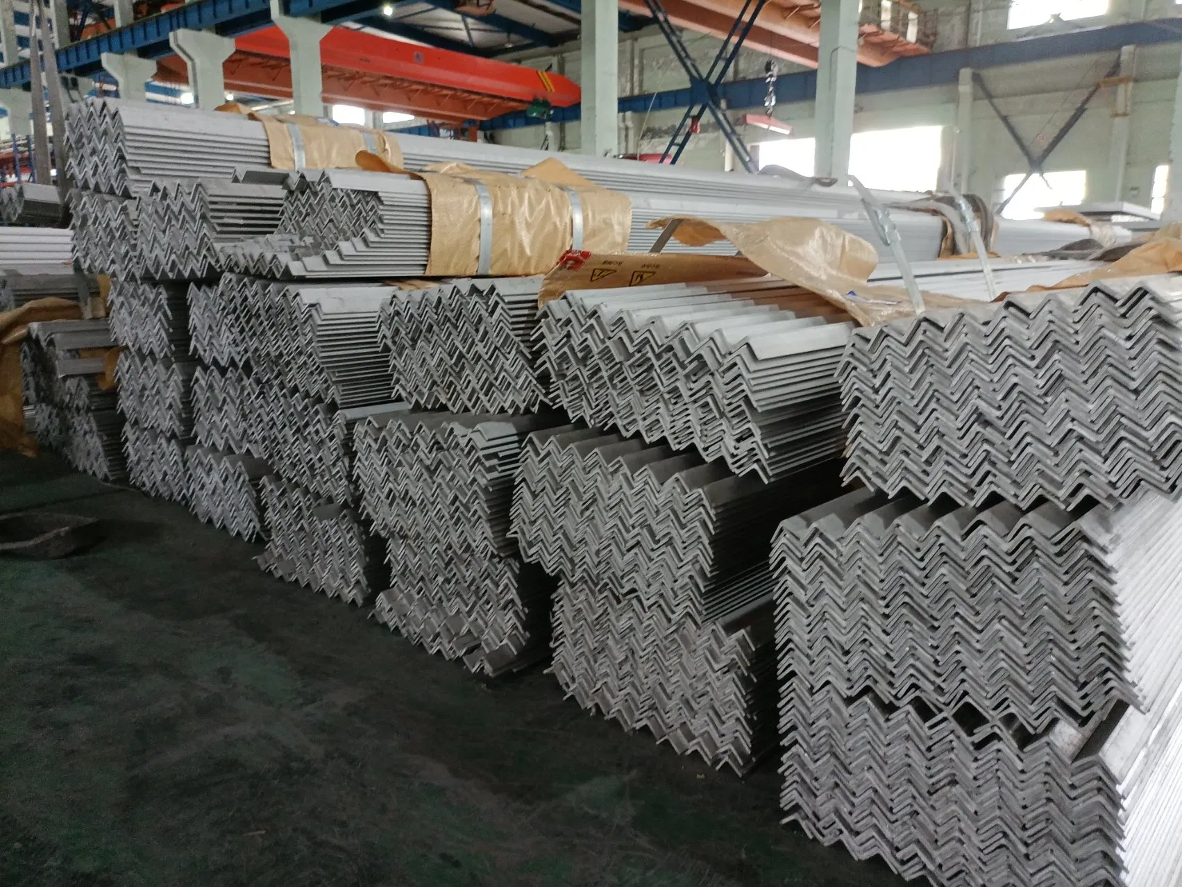 Factory Price 321 316 310 0.3mm-100mm Thickness Hot Rolled Angel Iron 100*100*6mm Size Angle Steel Bar