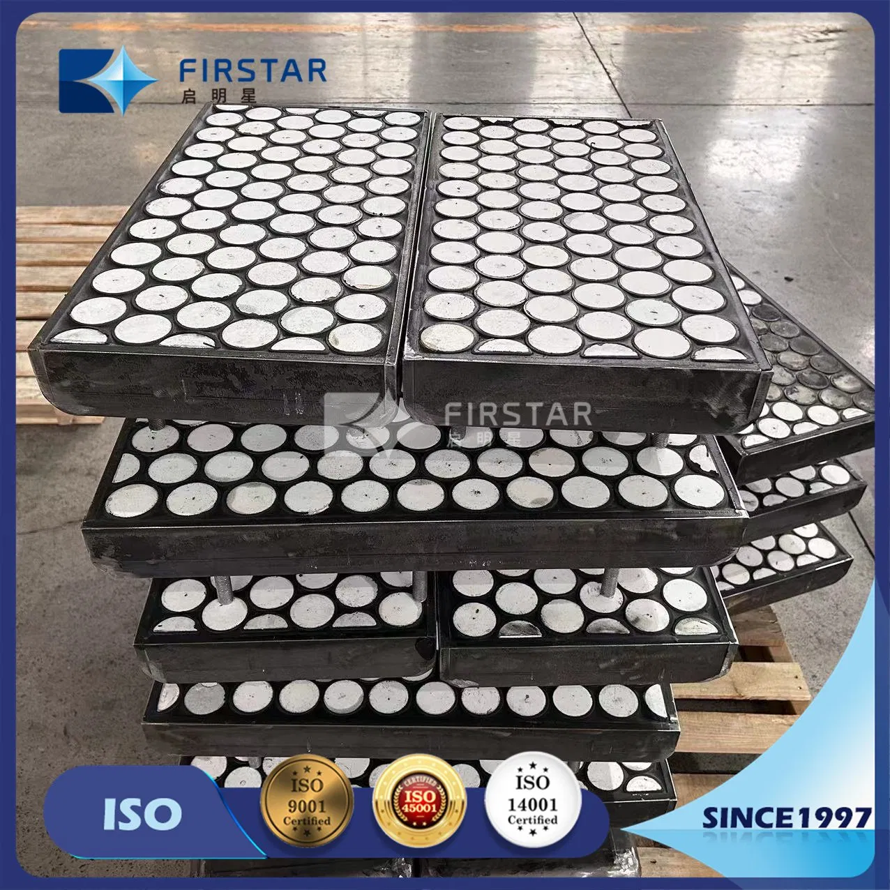 Manufacturer 500*500*28mm Wear Resistant Liner Ceramic Rubber Composite Plate with Alumina Cylinder