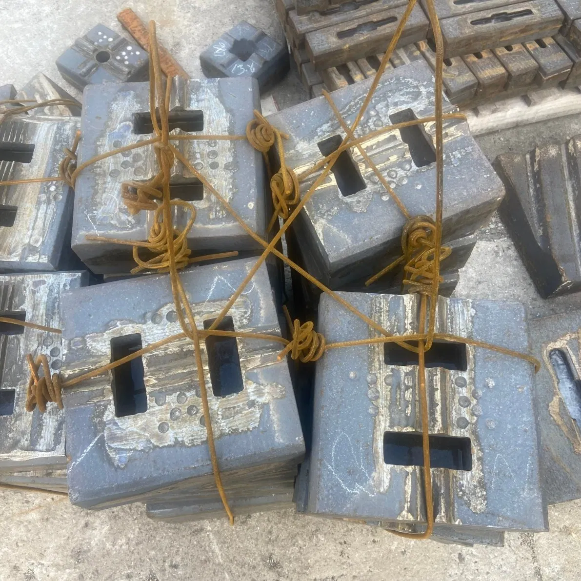 Ceramic Composite Crusher Hammer Heads Ultra-Durable Customizable Parts