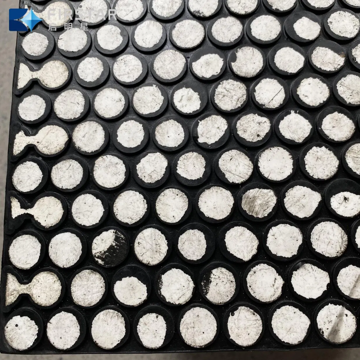 China Factory Produce High Quality Rubber Backed Alumina Composite Plates