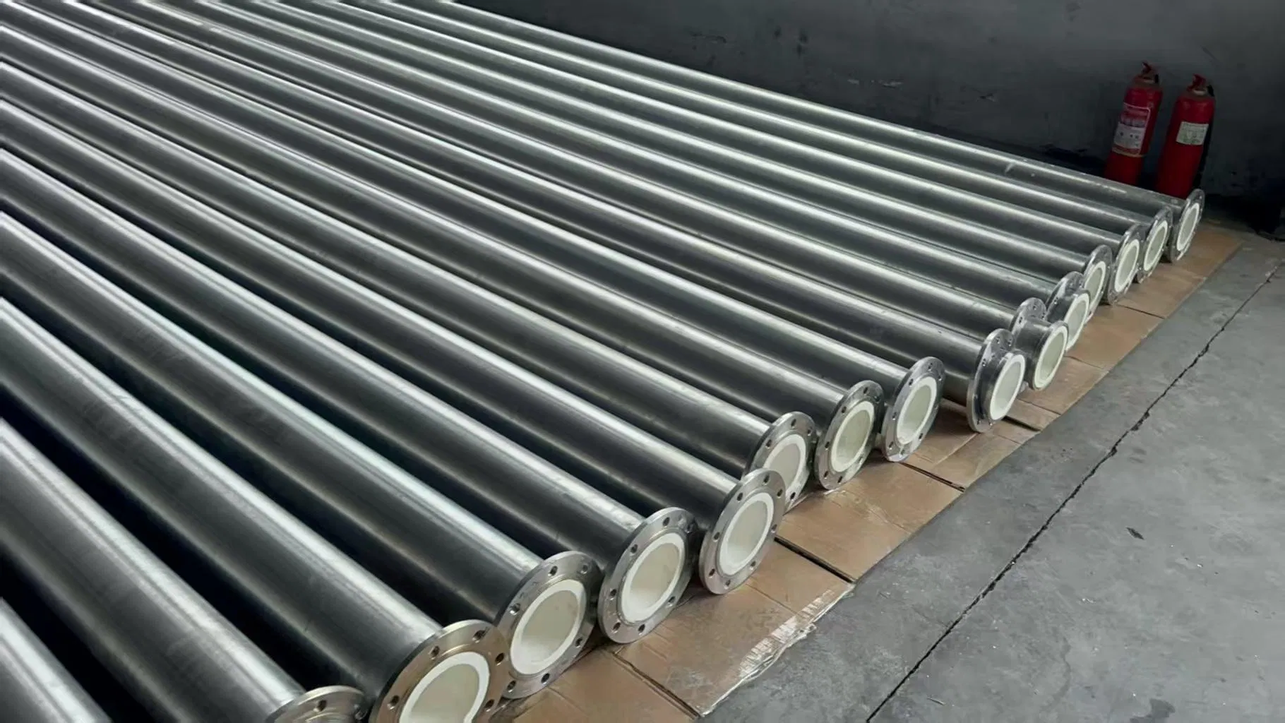 Durable Carbon Steel Tubes Featuring 92% Alumina Ceramic Coating