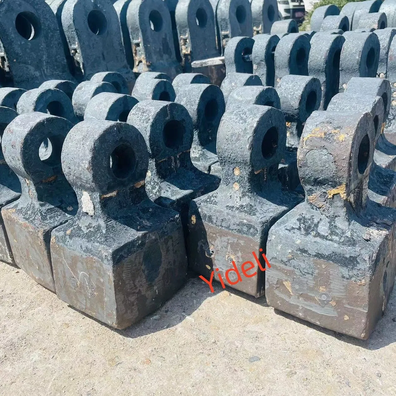 Customized Factory Price Crusher Spare Parts Ceramic Composite Hammer Head