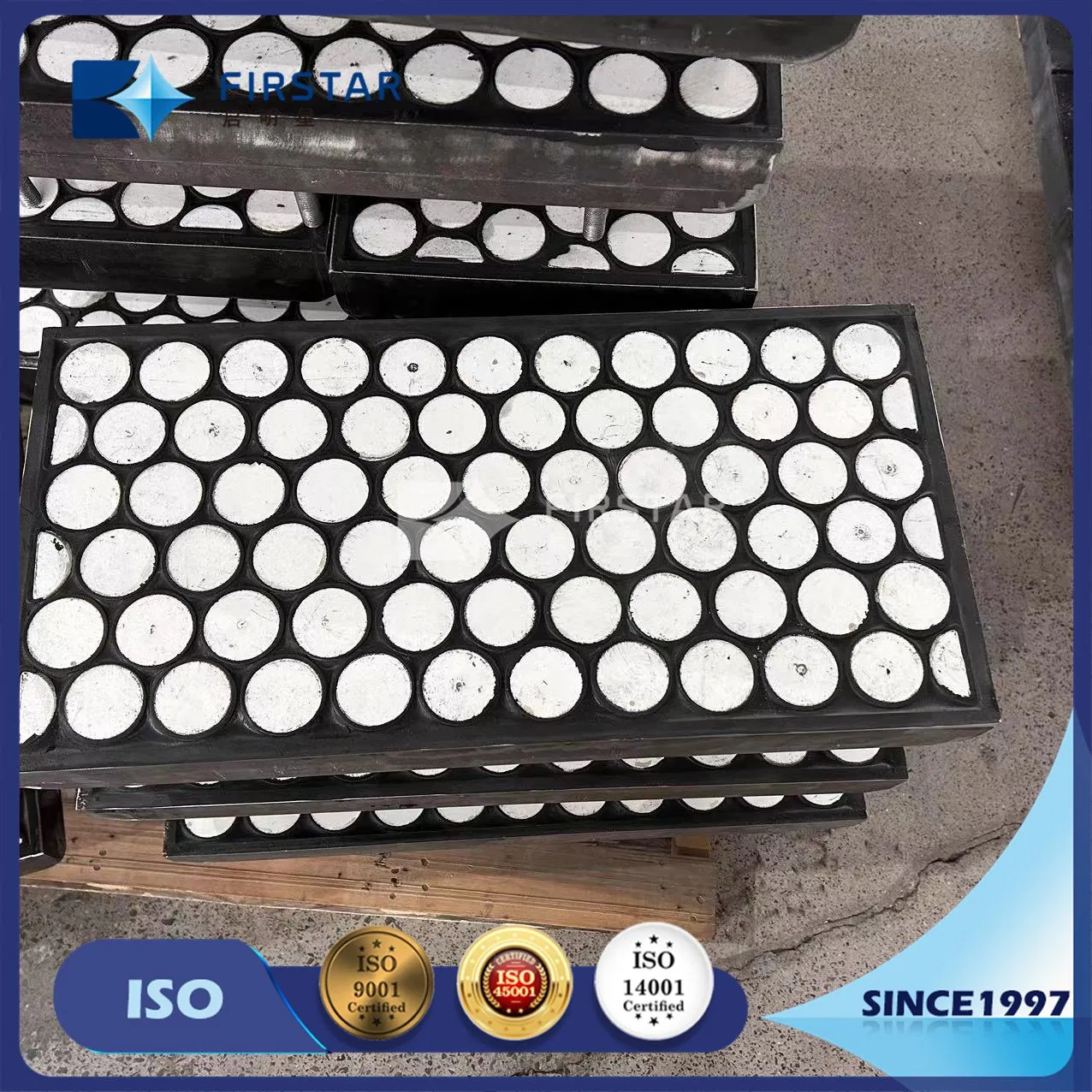 Manufacturer 500*500*28mm Wear Resistant Liner Ceramic Rubber Composite Plate with Alumina Cylinder