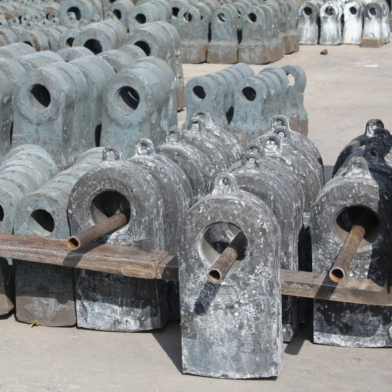 Mining Hammer Crusher Spare Parts Ceramic Composite Hammer Head Wear Resistant Parts