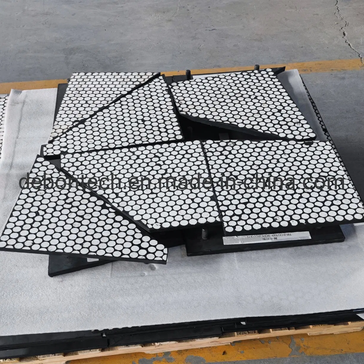 Conveyor Deflector Chute Steel Backed Wear Rubber Ceramic Wear Lining Liner Pads Plate