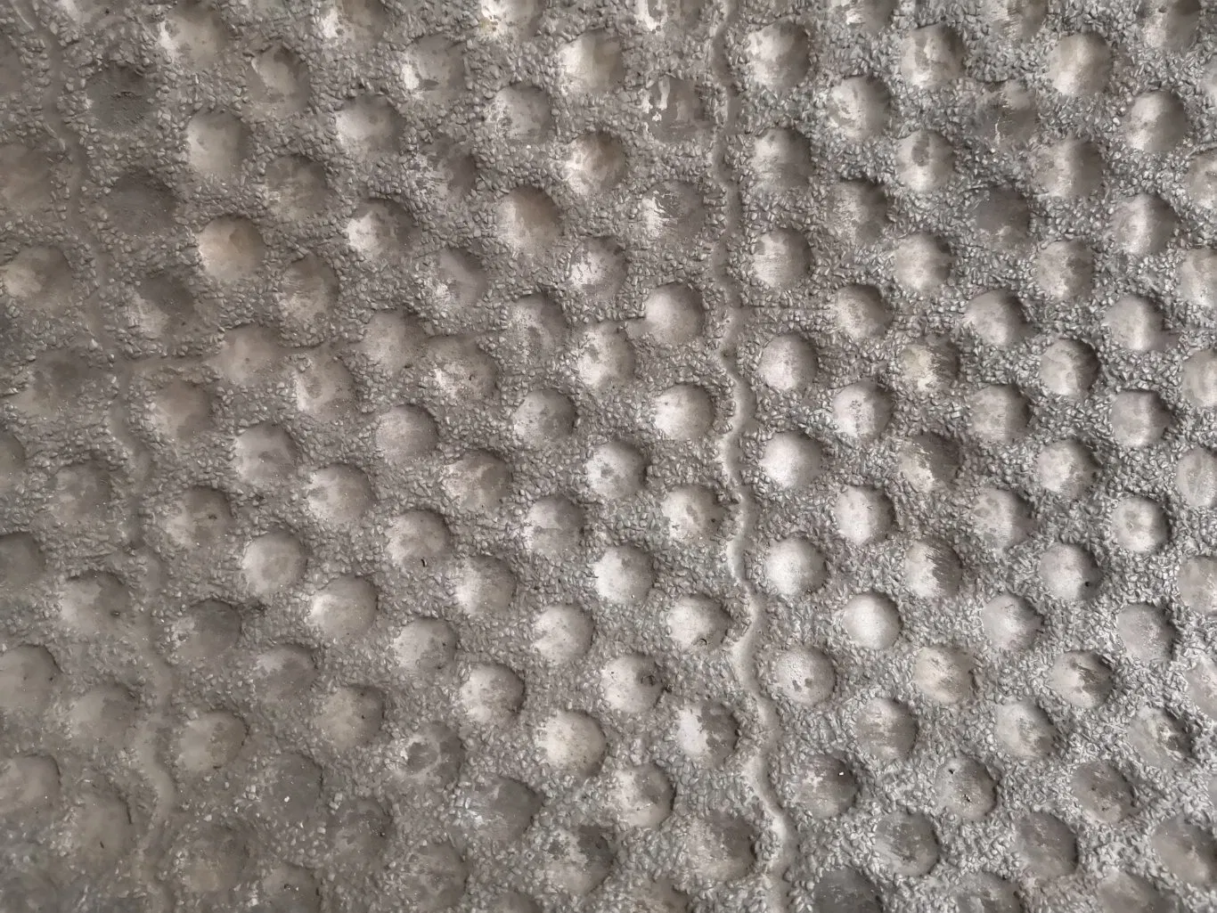 Long Life Ceramic-Metal Composite Mill Liners