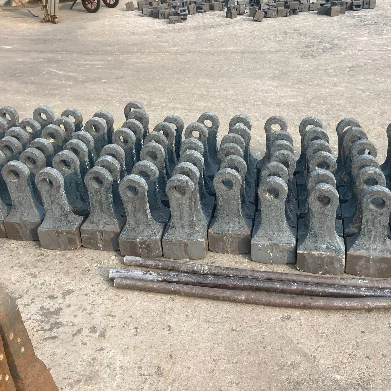 Mining Hammer Crusher Ceramic Composite Hammer Heads Crusher Parts