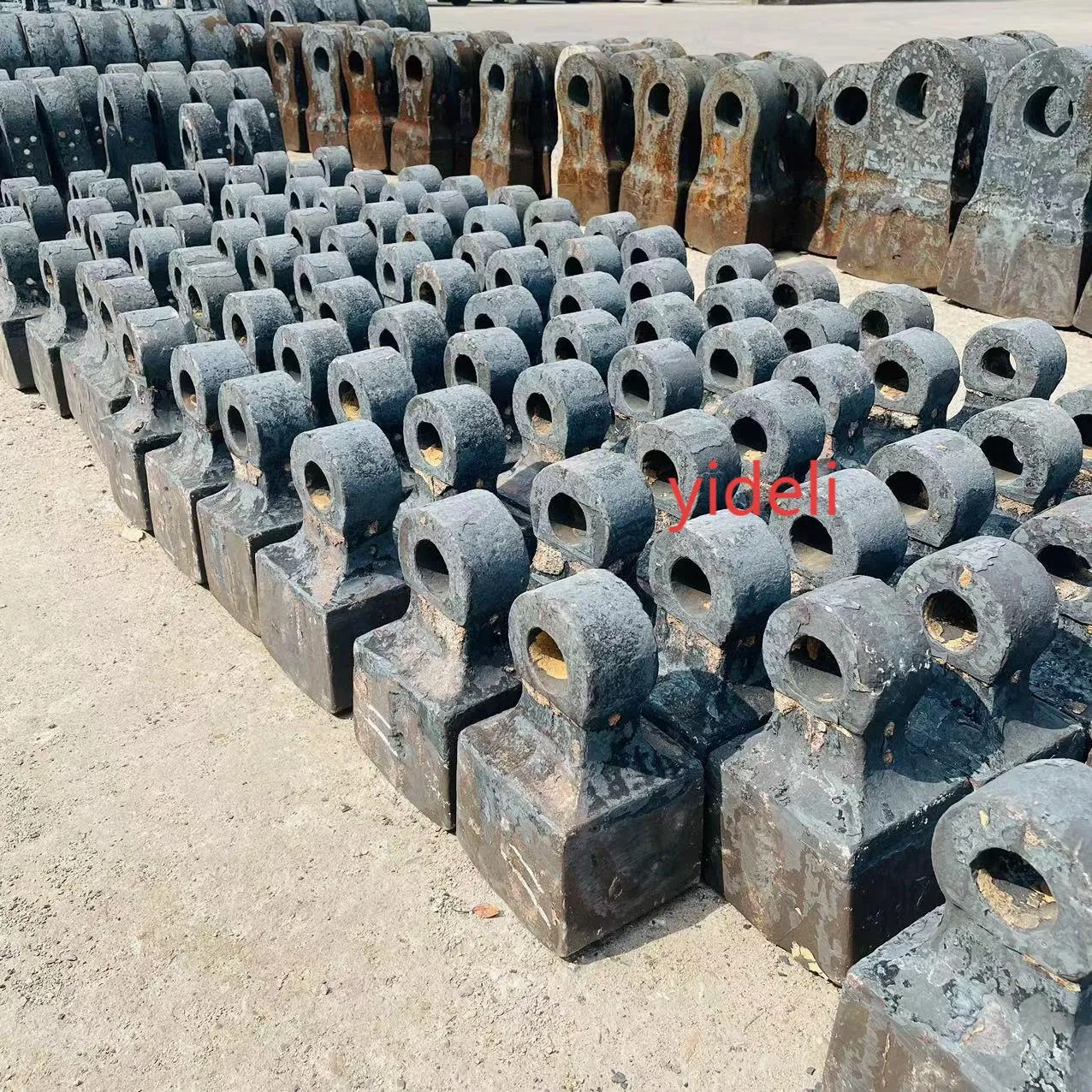 High Chromium Cast Manganese Steel Composite Hammer Head Crusher Wear Part