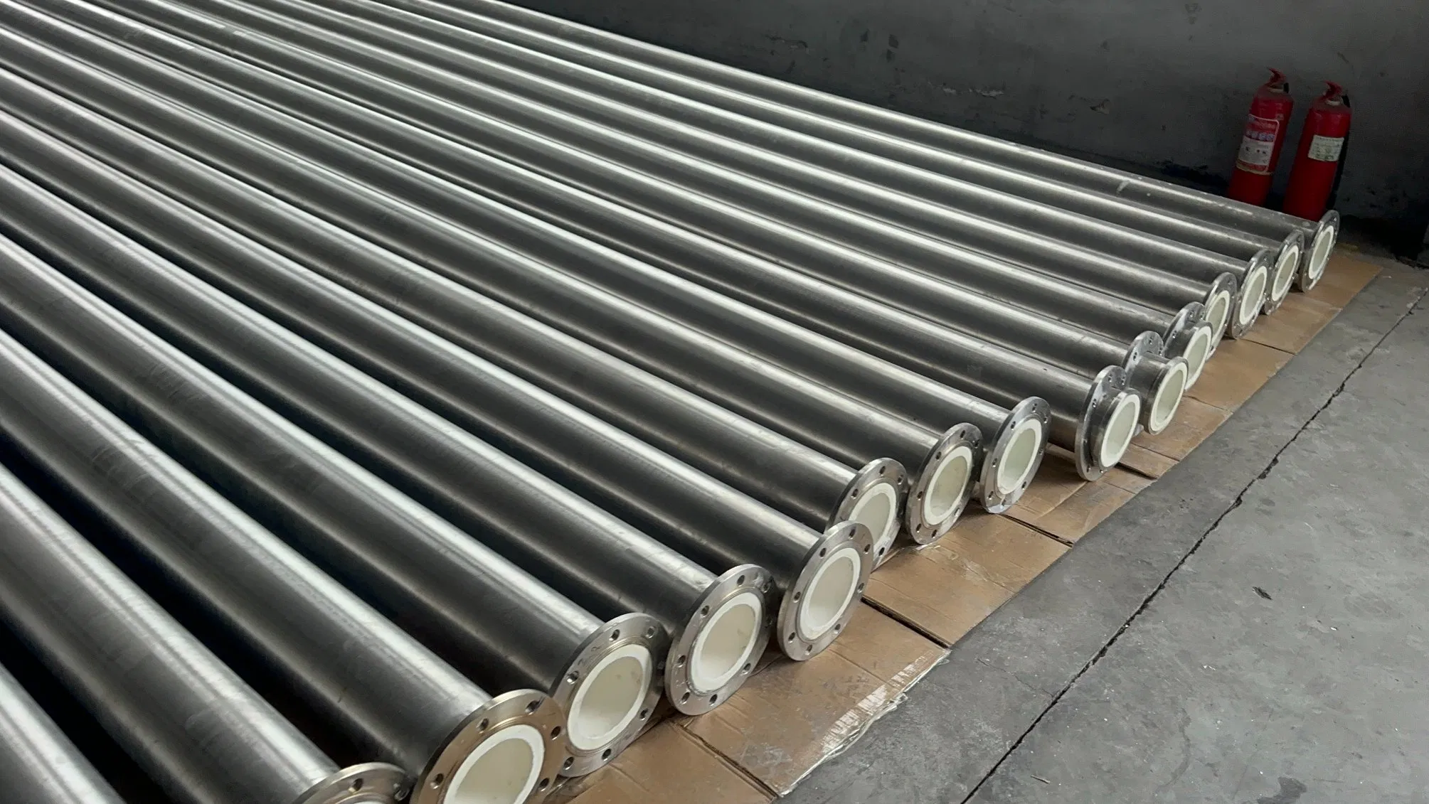 High-Performance Abrasion Resistant Carbon Steel Pipes with Durable Alumina Coating