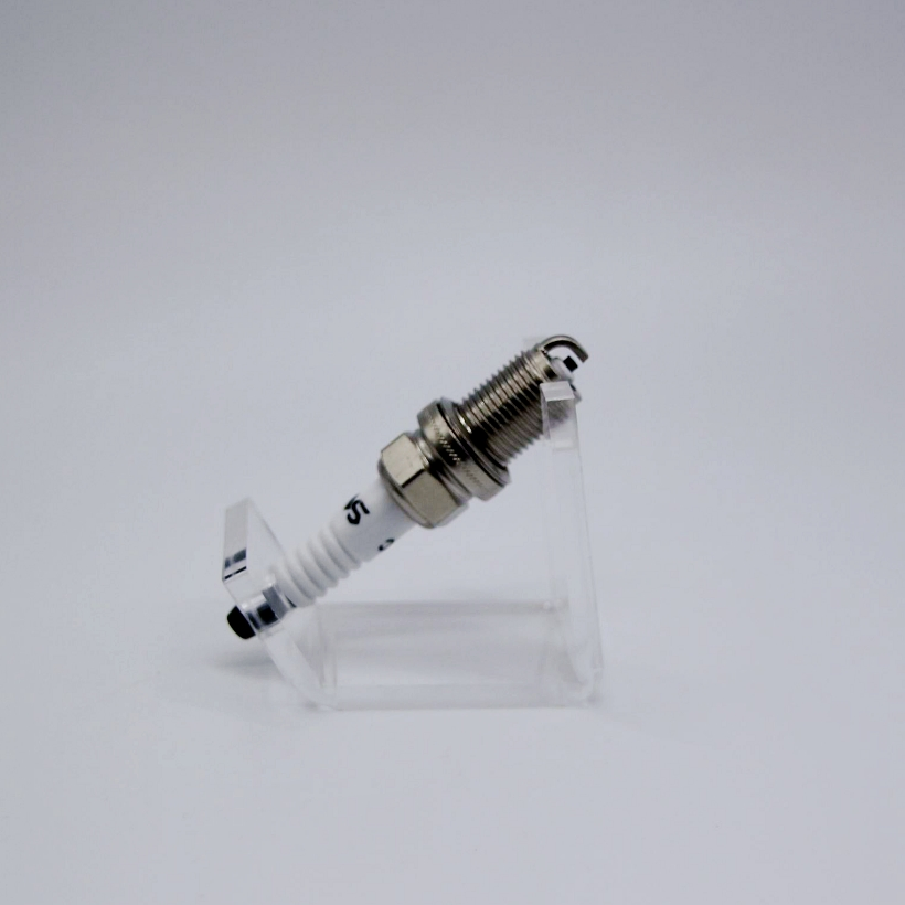 Wholesale China High Quality Auto Parts Spark Plugs for Japanese, Korean Cars, Toyota, Corolla, Hyundai, Suzuki, Vitara, Auto Parts