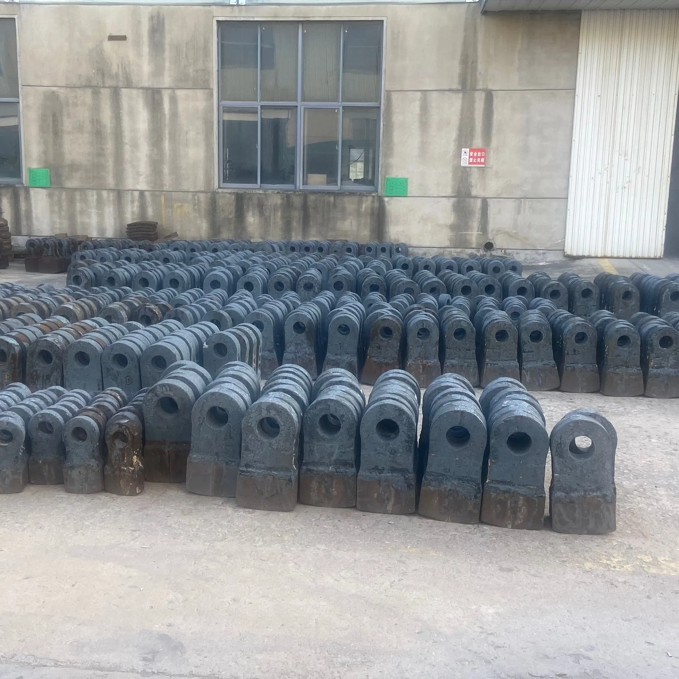 Ceramic Composite Crusher Hammer Heads Ultra-Long Service Life Mining Wear Parts
