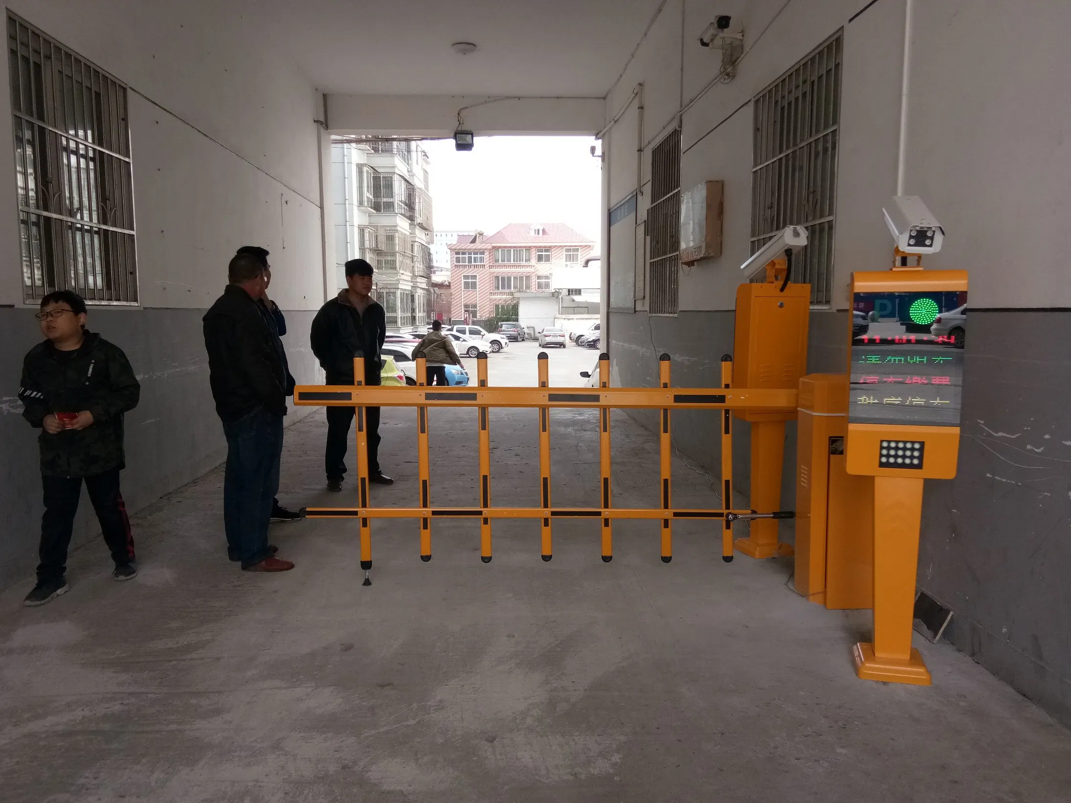 Smart Long Range RFID Reader Camera Guidance System Price License Plate Software Car Parking Solutions