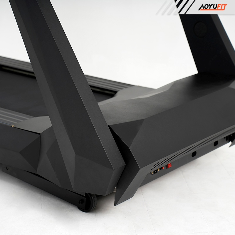 Smart Commercial Running Machine with WiFi Connectivity and Personalized Fitness Programs