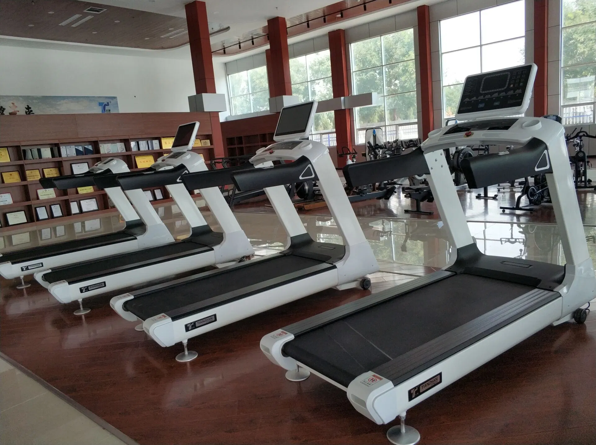 Professional Fitness Equipment Manufacture Tz N7000b Treadmill Commercial Grade / Automatic Incline Treadmill on Sale