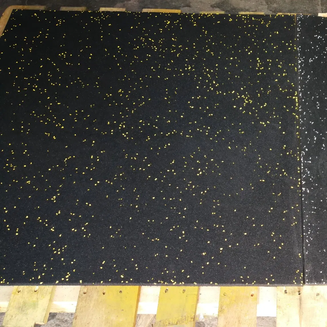 Zico All Fine Particles Anti-Static and Slip -Resistant Gym Rubber Floor Mat