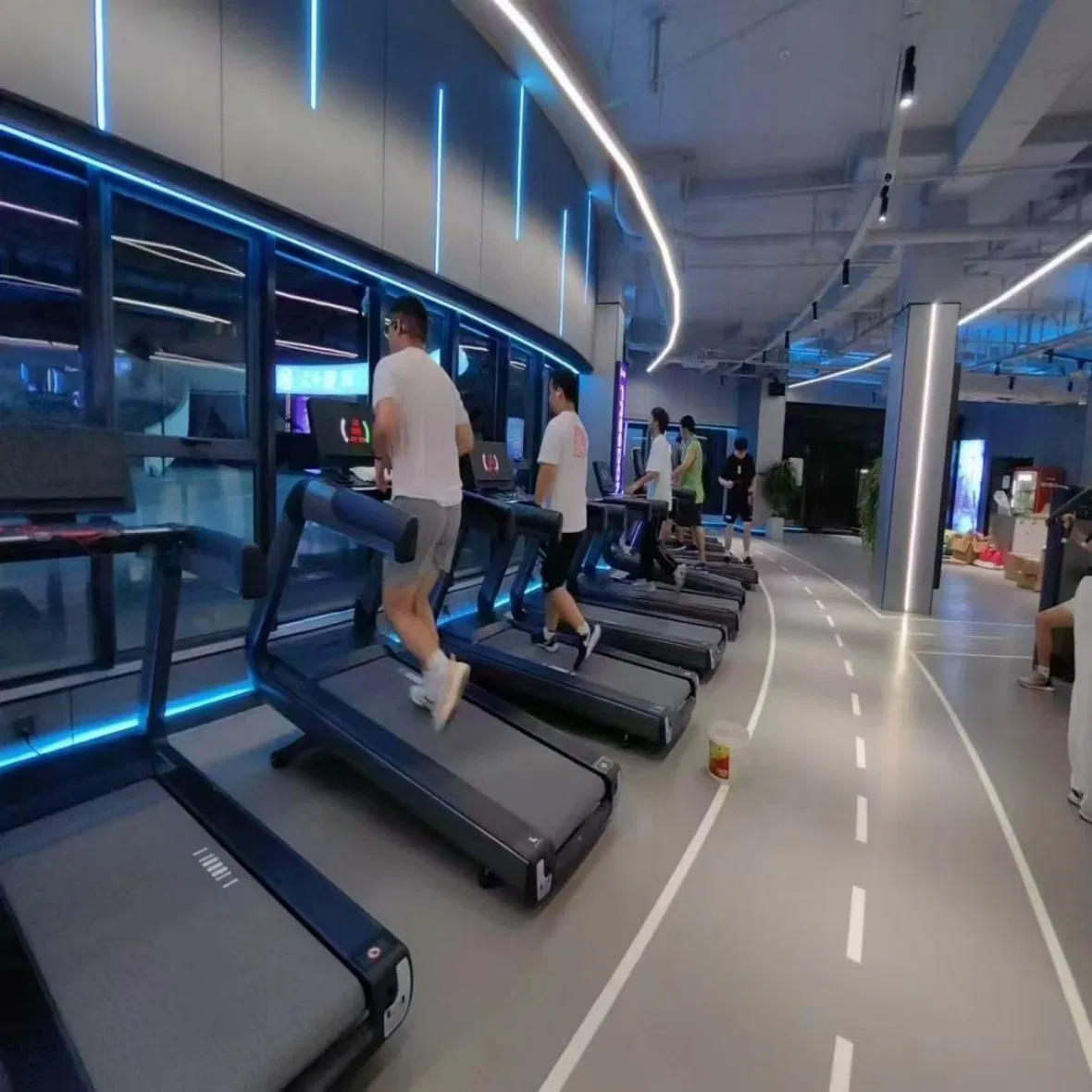 Professional Silent Motorized Running Machine Treadmill for Fitness Centers