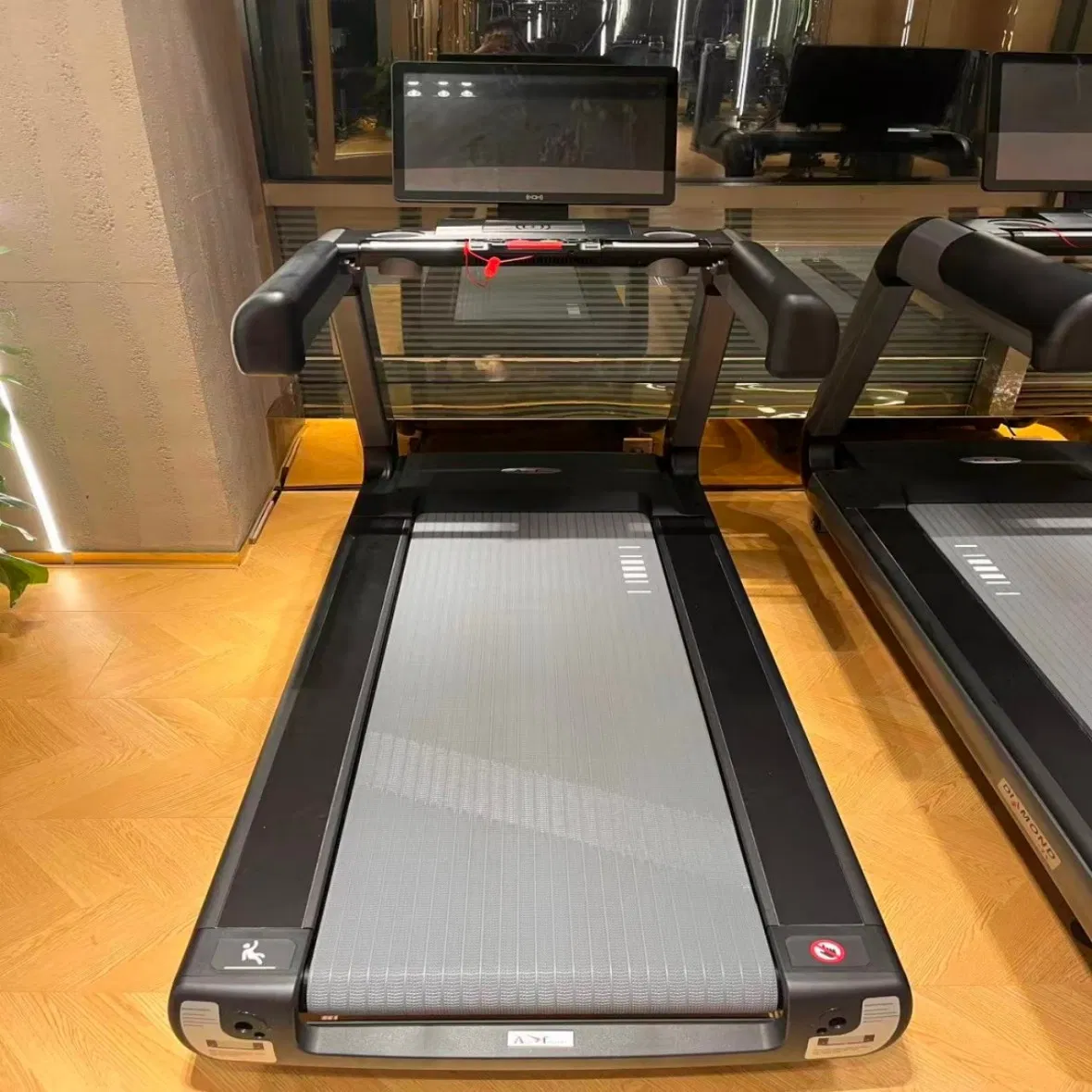 Professional Silent Motorized Running Machine Treadmill for Fitness Centers