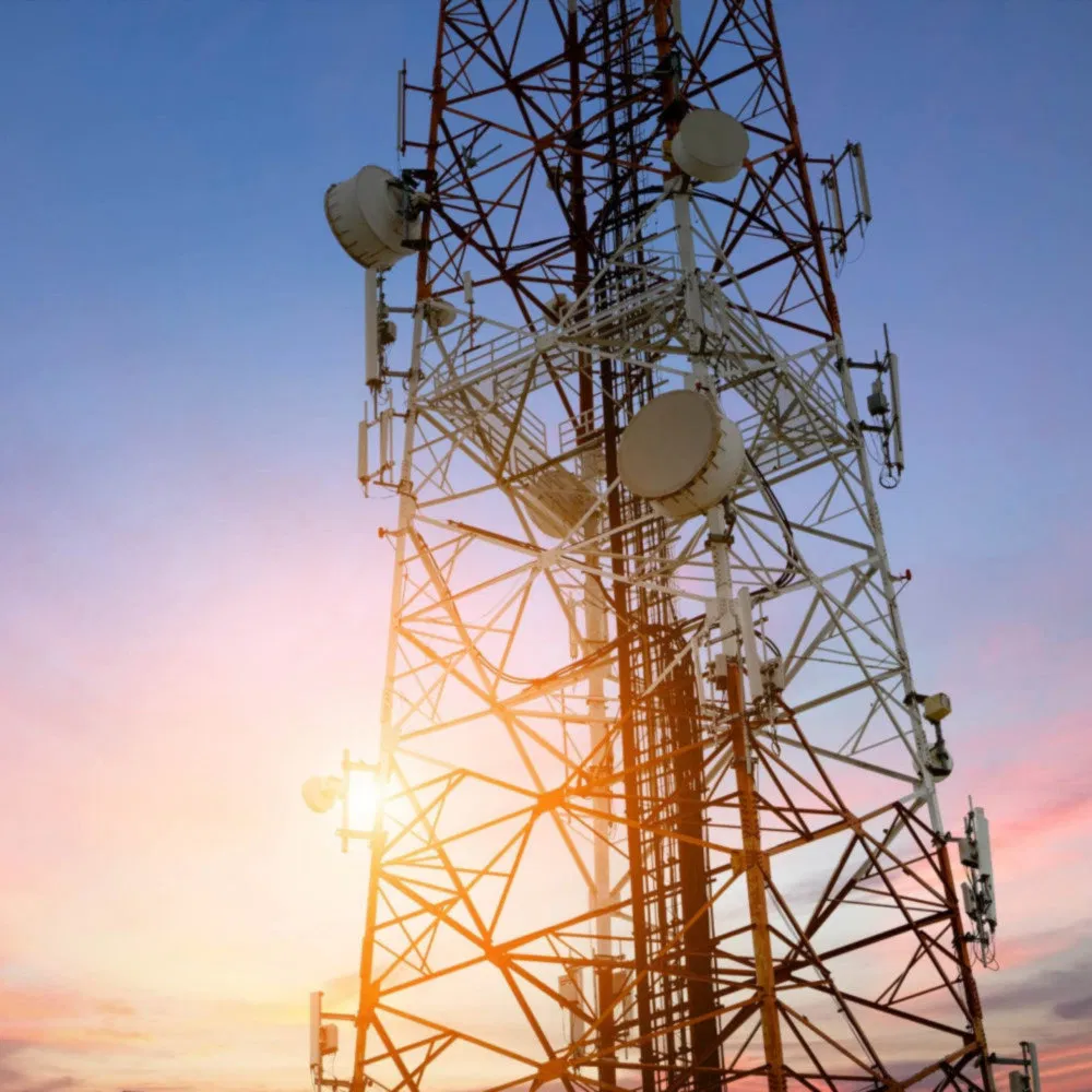 Lightweight Four Legged Angle Telecommunication Steel Tower for Urban Rooftop Communication Upgrading
