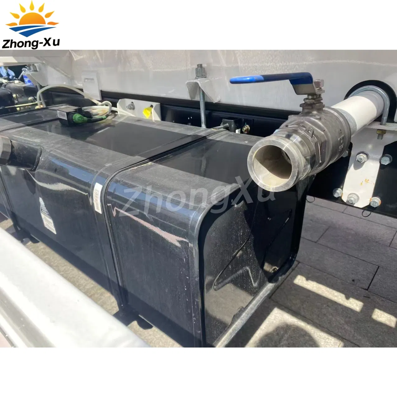 New Sinotruk HOWO /Shacman 4X2 Light Small Diesel Gasoline Fuel Tanke/Liquid Nitrogen/Edible Oil/Natural Gas/Tank/Water Bowser Truck for Cooling/Transport