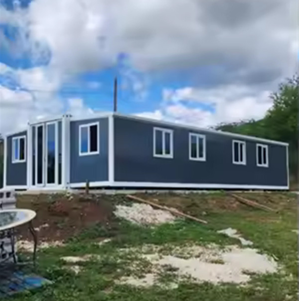 High-End Design, Cozy Interior—Luxury Living in Casa Contenedor De Lujo in Colombia