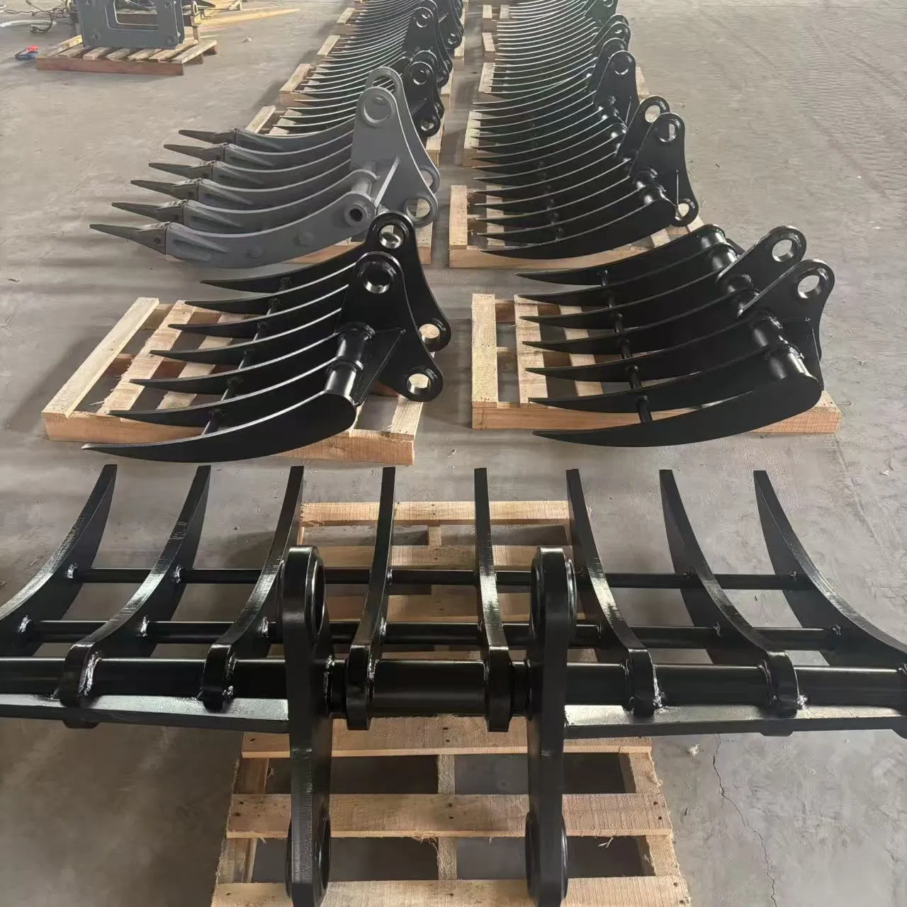 Rooftop-Garden Soil Preparation Excavator Rake for Urban Green Building Projects