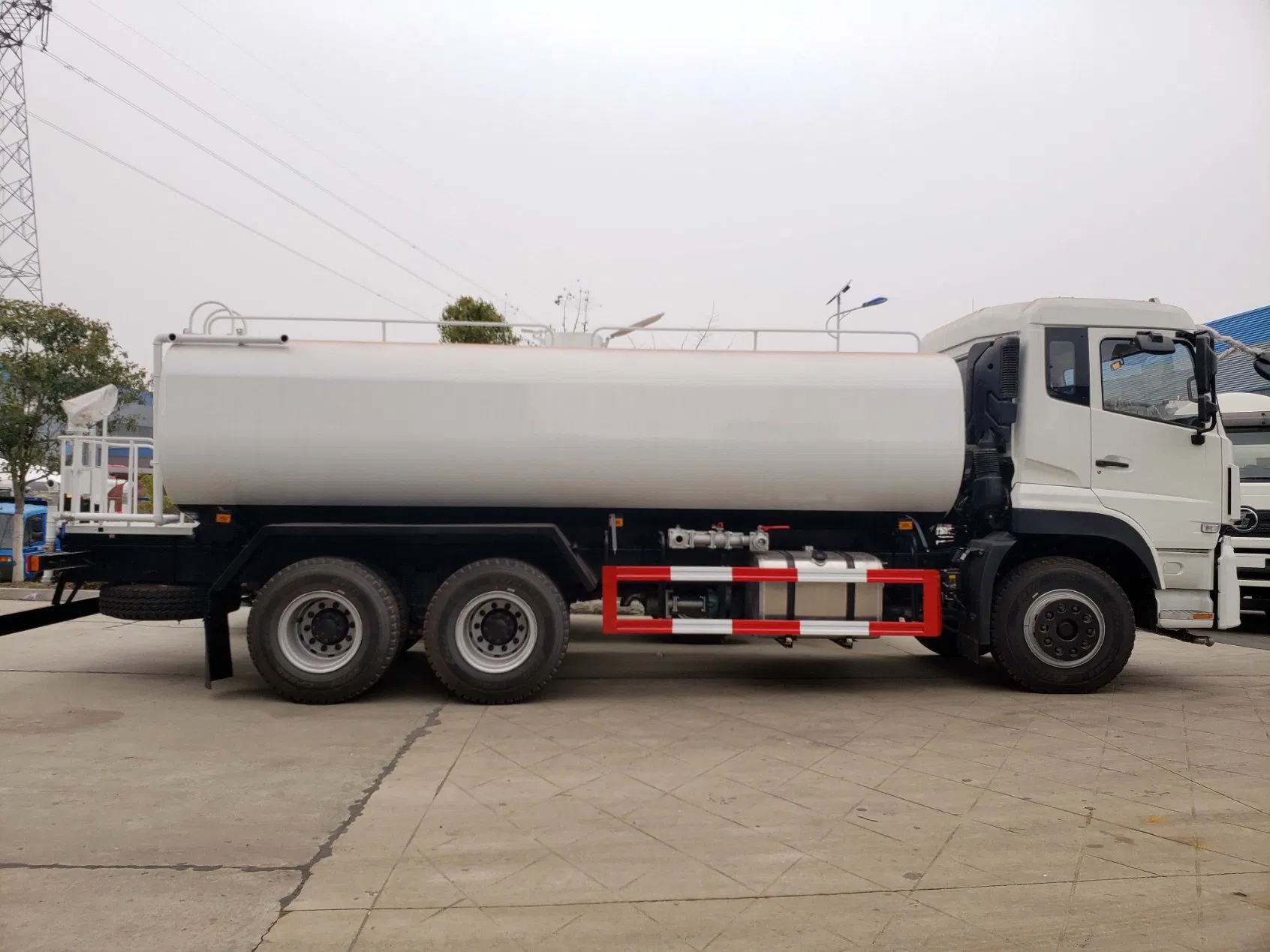 DFAC Shacman Fuel Tanker Truck Water /Milk/Edible Oil /Chemical Liquids Tank Truck