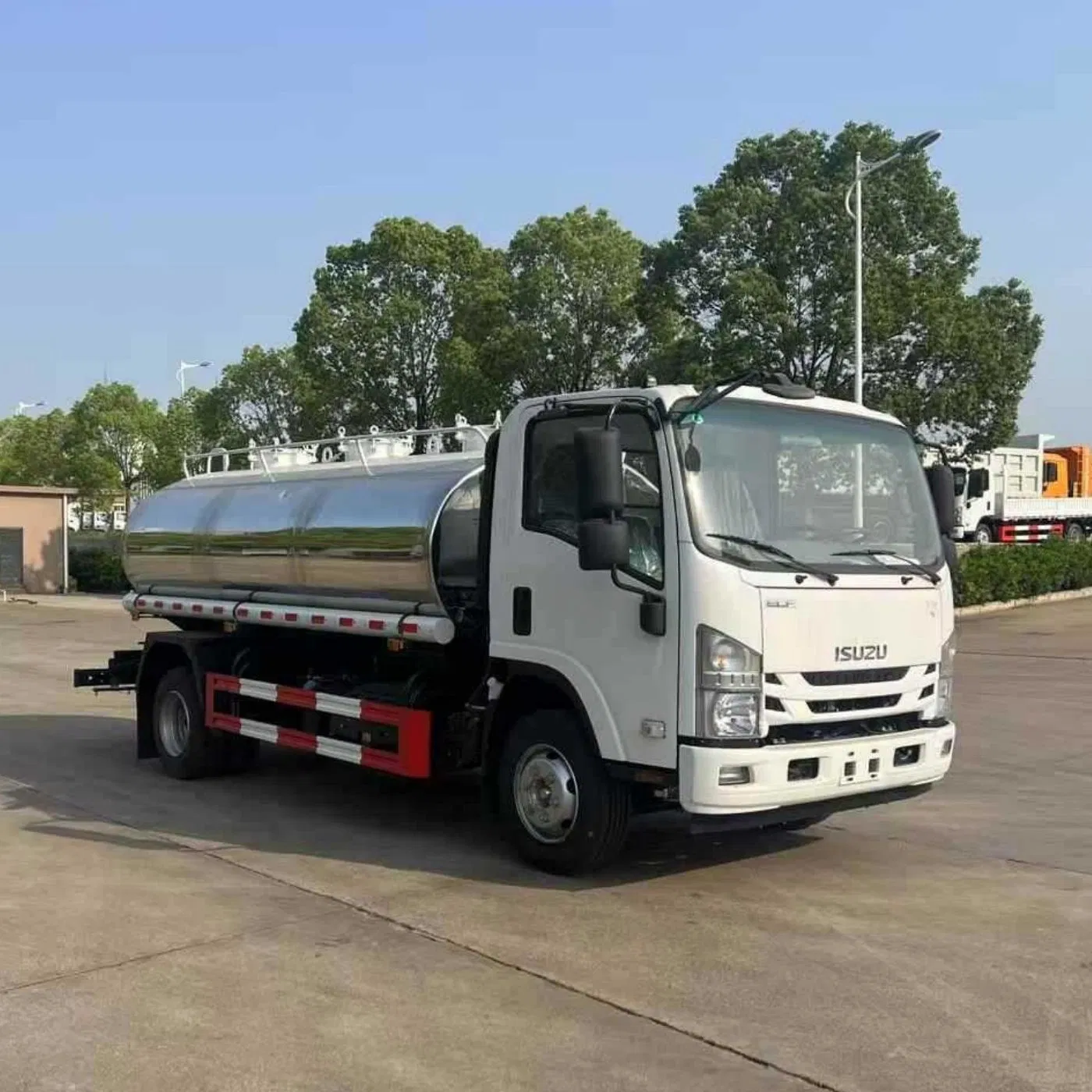 Export Lsuzu Drinking Water Delivery Truck Wine Transport Truck Edible Oil and Beverage Transport Truck