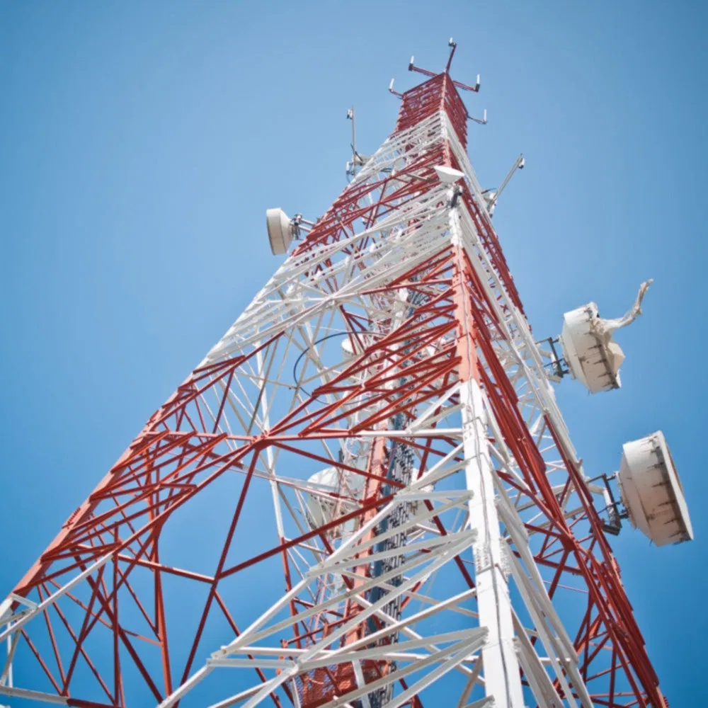 Lightweight Four Legged Angle Telecommunication Steel Tower for Urban Rooftop Communication Upgrading