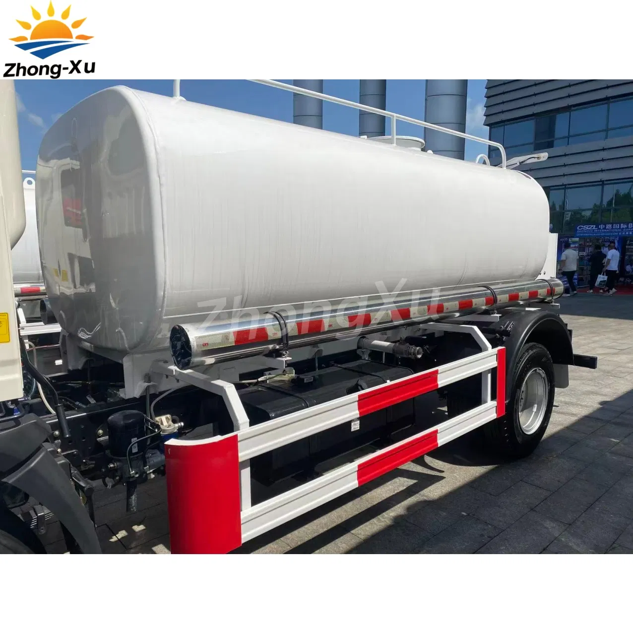 Shacman/ Sinotruk HOWO Tractor 4X2 4000L/5000L Light Truck Liquid Nitrogen/Edible Oil/Natural Gas/Fuel Tanker/Tank/Water Bowser Truck Transport