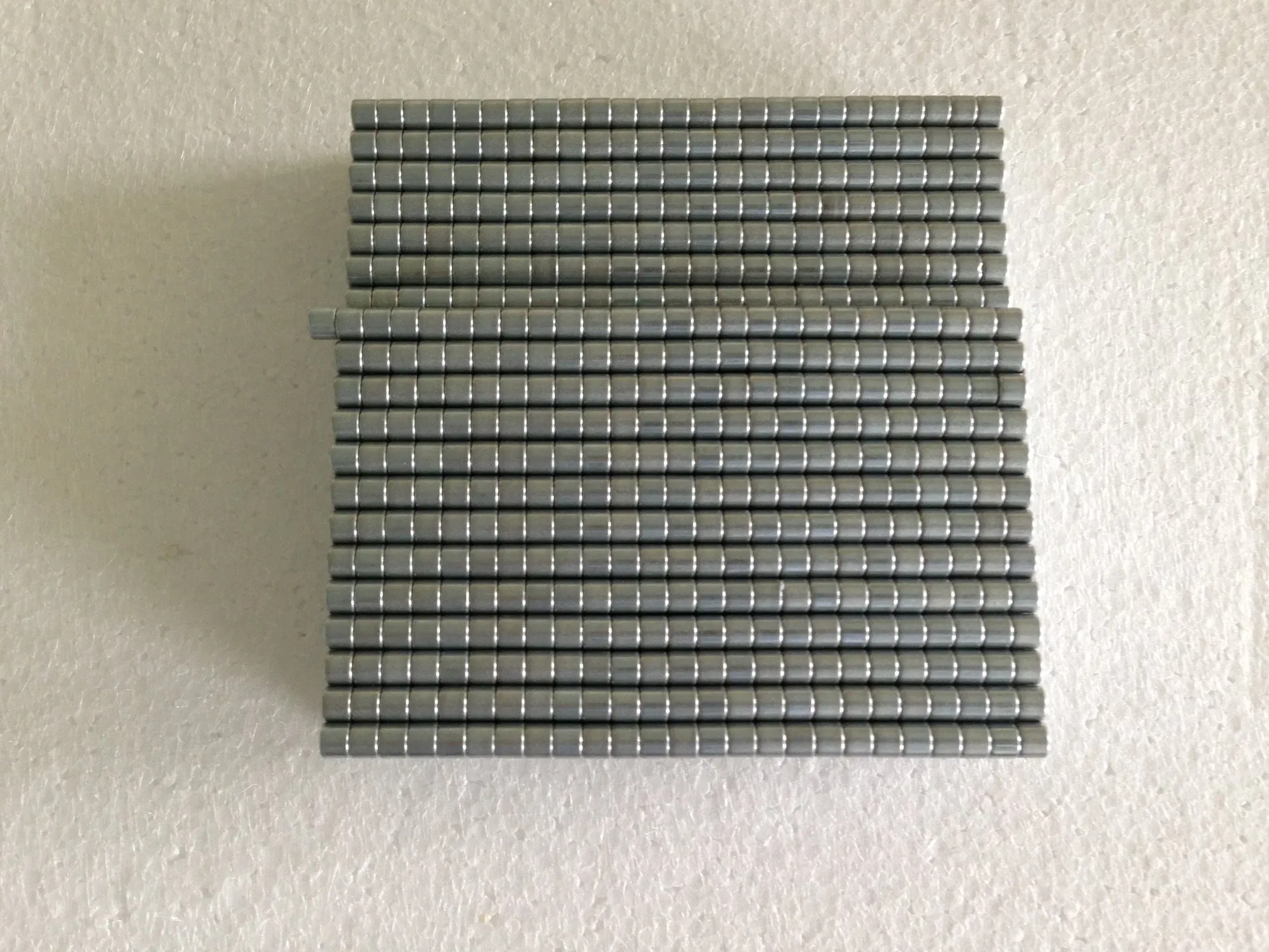 Permanent Rare Earth Super Strong N38uh Disc Sintered Neodymium Magnet Customized Dimensions