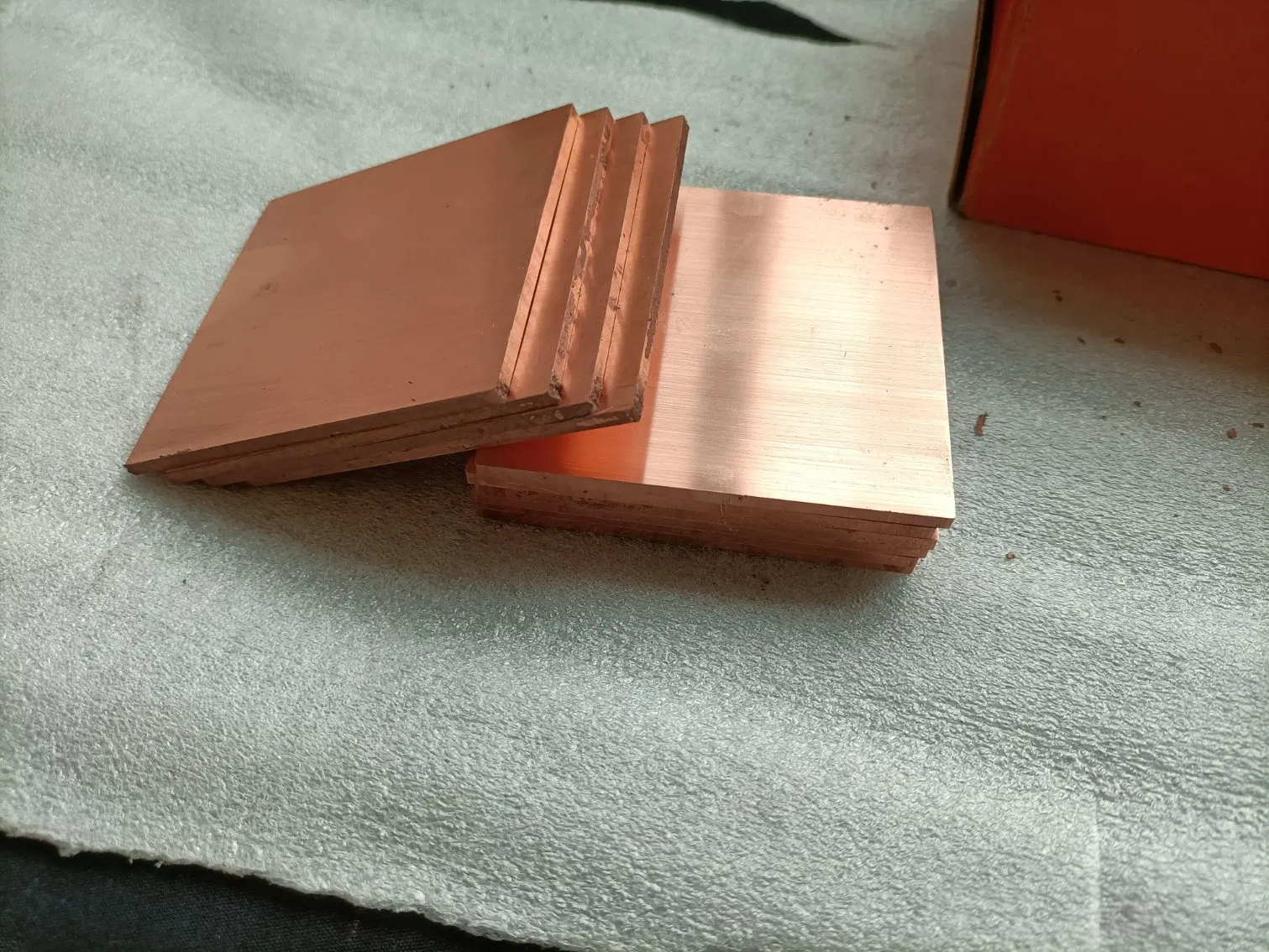 Cht-690fg Diamond Wire Machine Batch Slicing &amp; Cutting for Rare Earth Permanent Magnets, Optical Glass, Metals