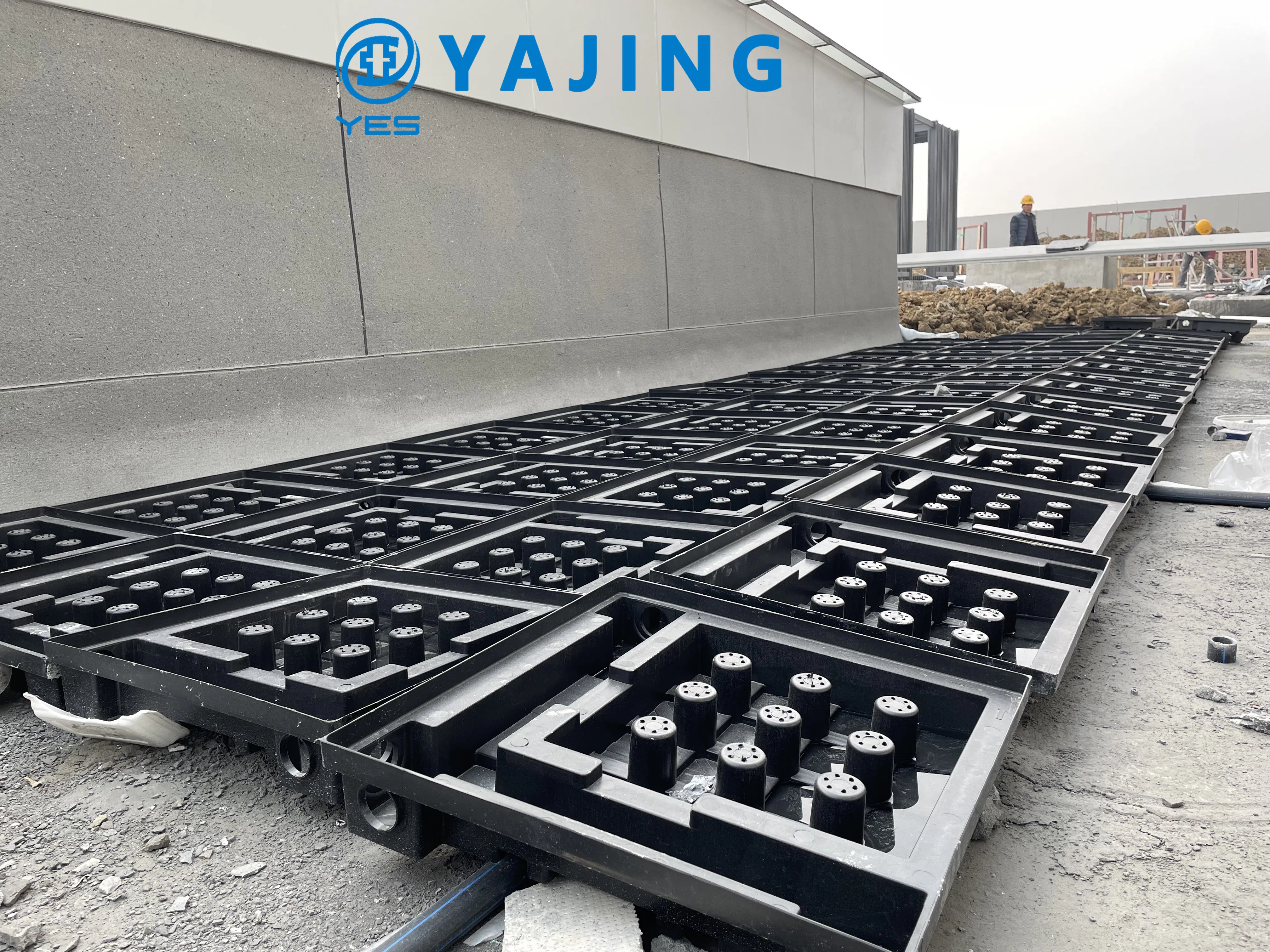 Self Watering Box for Rooftop Gardens and Urban Farming Solutions