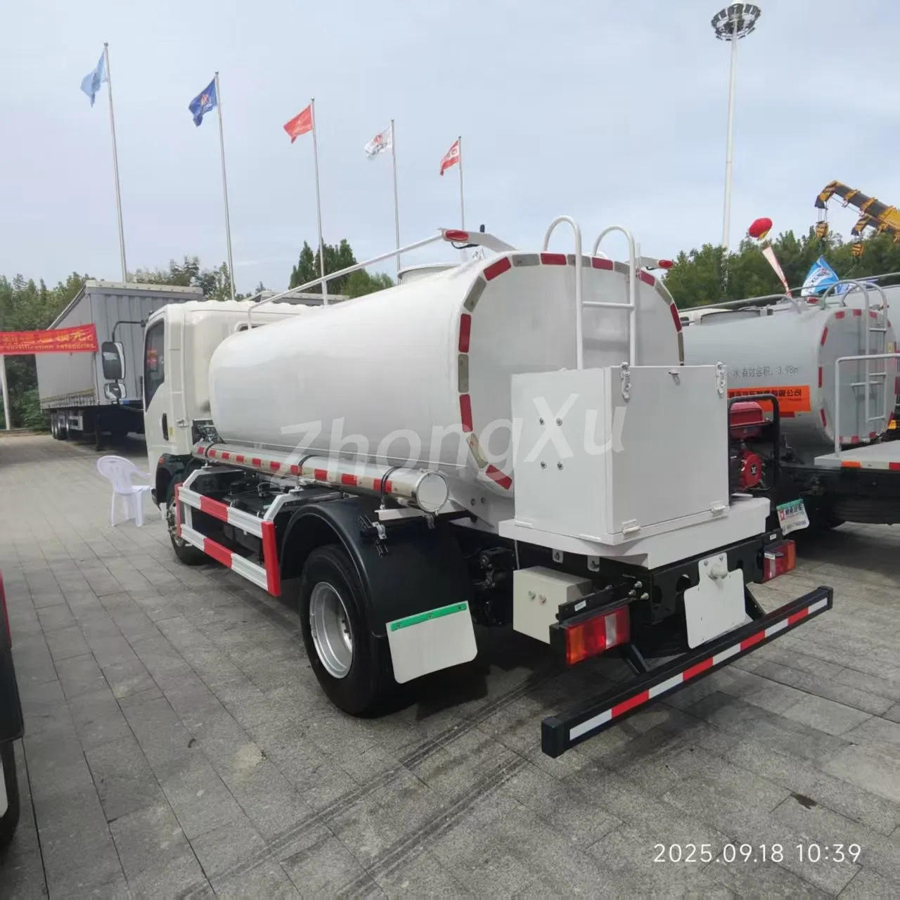 Shacman HOWO 6X4 Light Sprinkling Water Tanker Truck 10000L Liquid Nitrogen/Edible Oil/Natural Gas/Fuel Tanker/Tank/Water Bowser Truck for Cooling Transport
