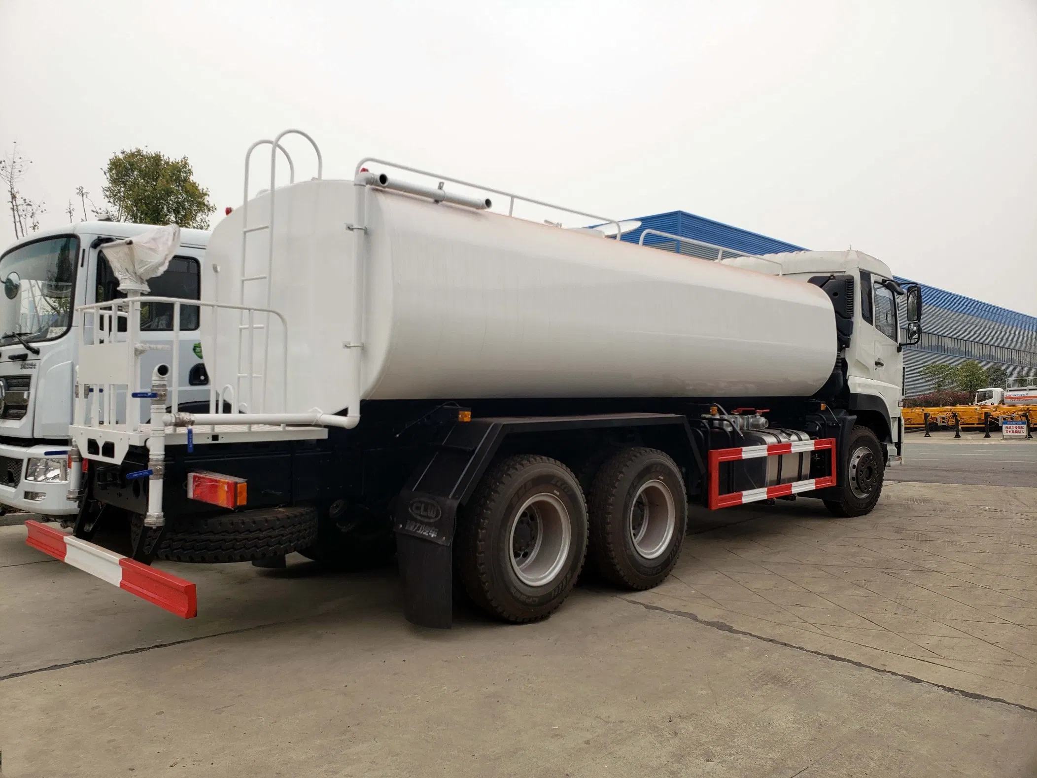 DFAC Shacman Fuel Tanker Truck Water /Milk/Edible Oil /Chemical Liquids Tank Truck