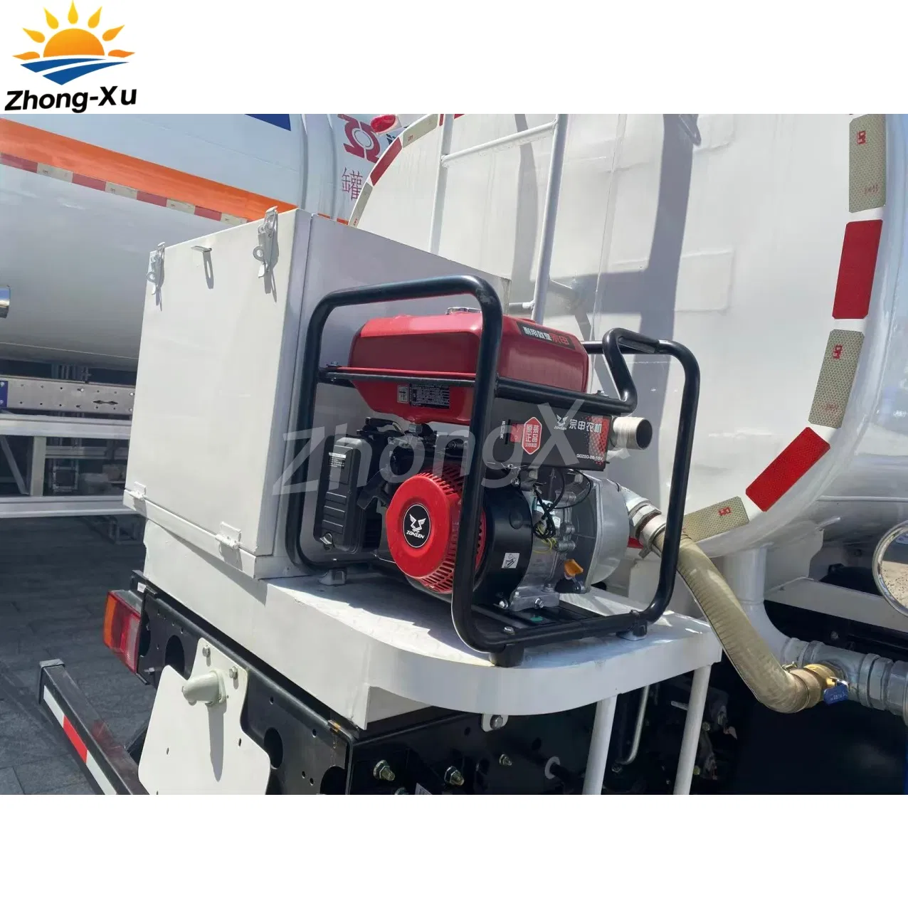 New Sinotruk HOWO /Shacman 4X2 Light Small Diesel Gasoline Fuel Tanke/Liquid Nitrogen/Edible Oil/Natural Gas/Tank/Water Bowser Truck for Cooling/Transport