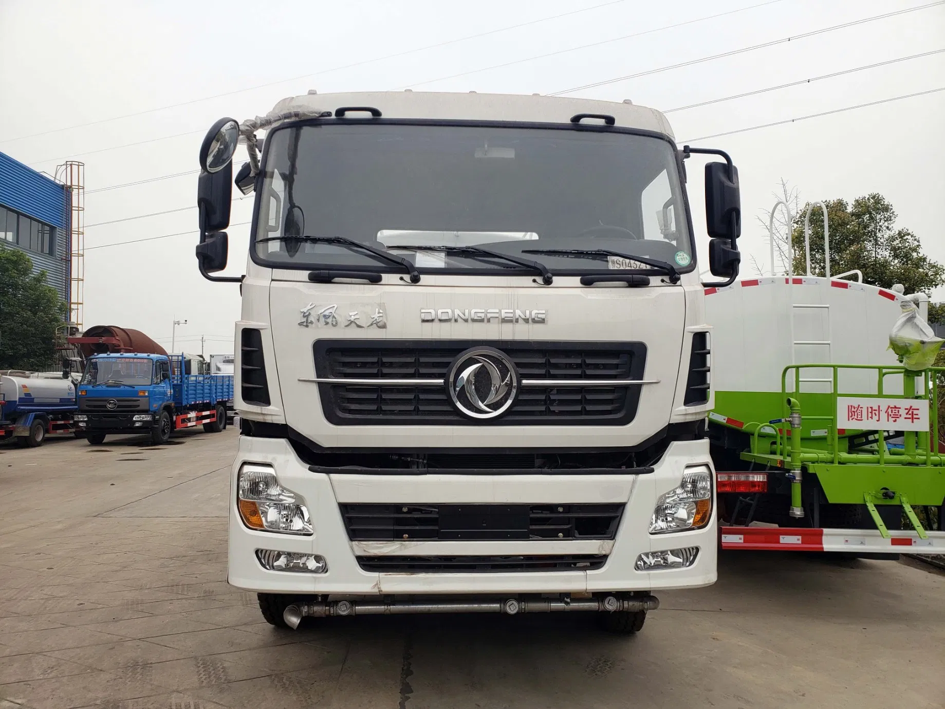 DFAC Shacman Fuel Tanker Truck Water /Milk/Edible Oil /Chemical Liquids Tank Truck