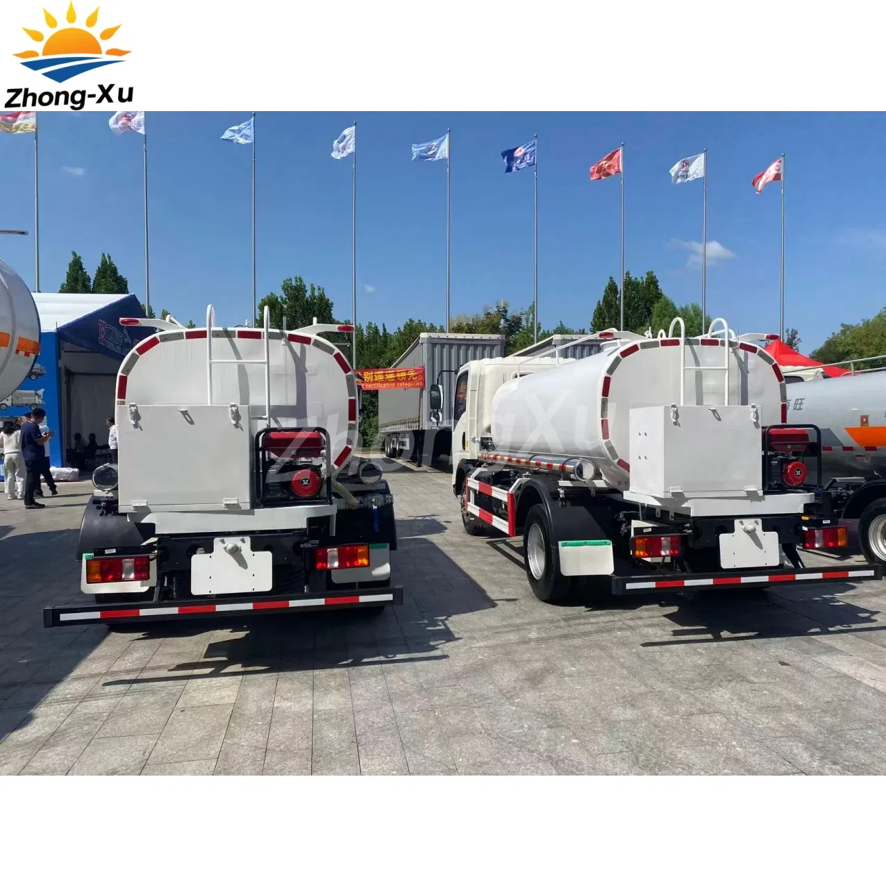 Shacman/ Sinotruk HOWO Tractor 4X2 4000L/5000L Light Truck Liquid Nitrogen/Edible Oil/Natural Gas/Fuel Tanker/Tank/Water Bowser Truck Transport