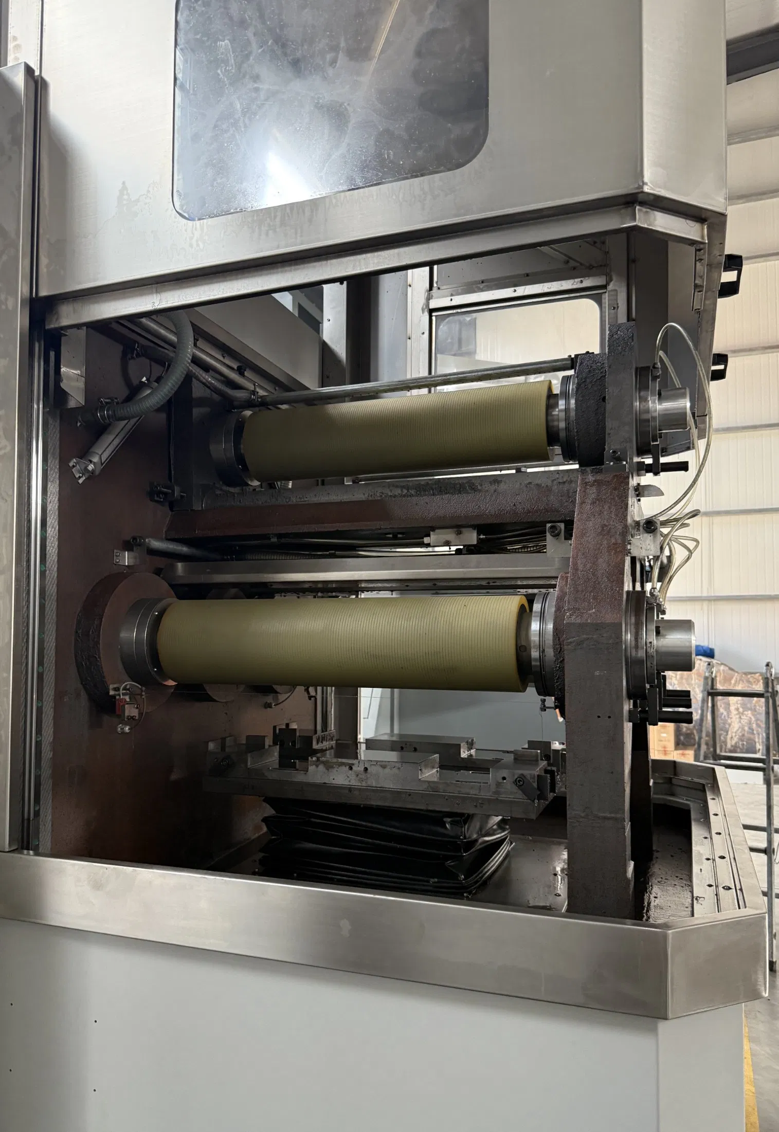 Cht-690fg Diamond Wire Machine Batch Slicing &amp; Cutting for Rare Earth Permanent Magnets, Optical Glass, Metals