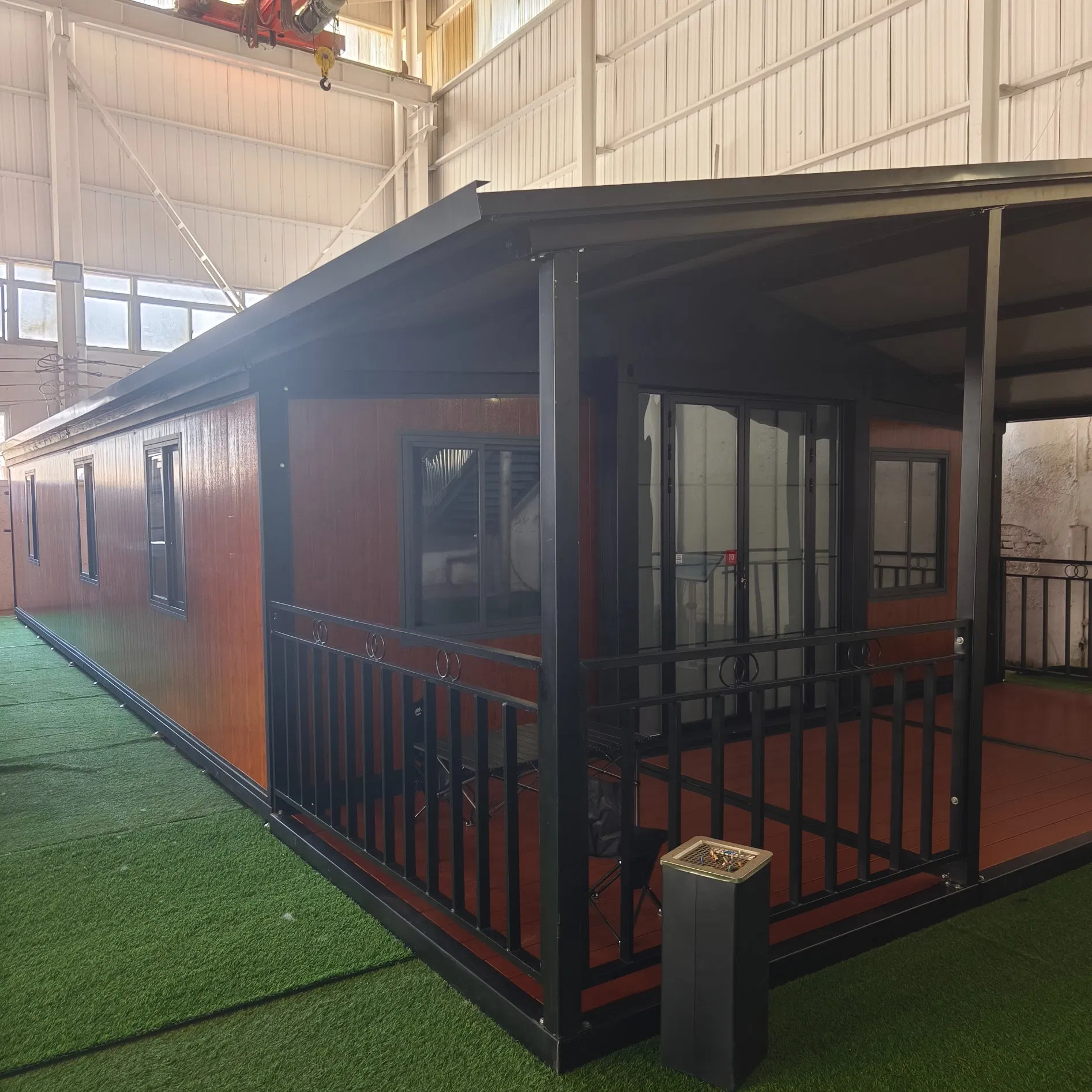 40FT Pointed Roof Terrace Type Double-Wing Folding Container House Prefabricated House