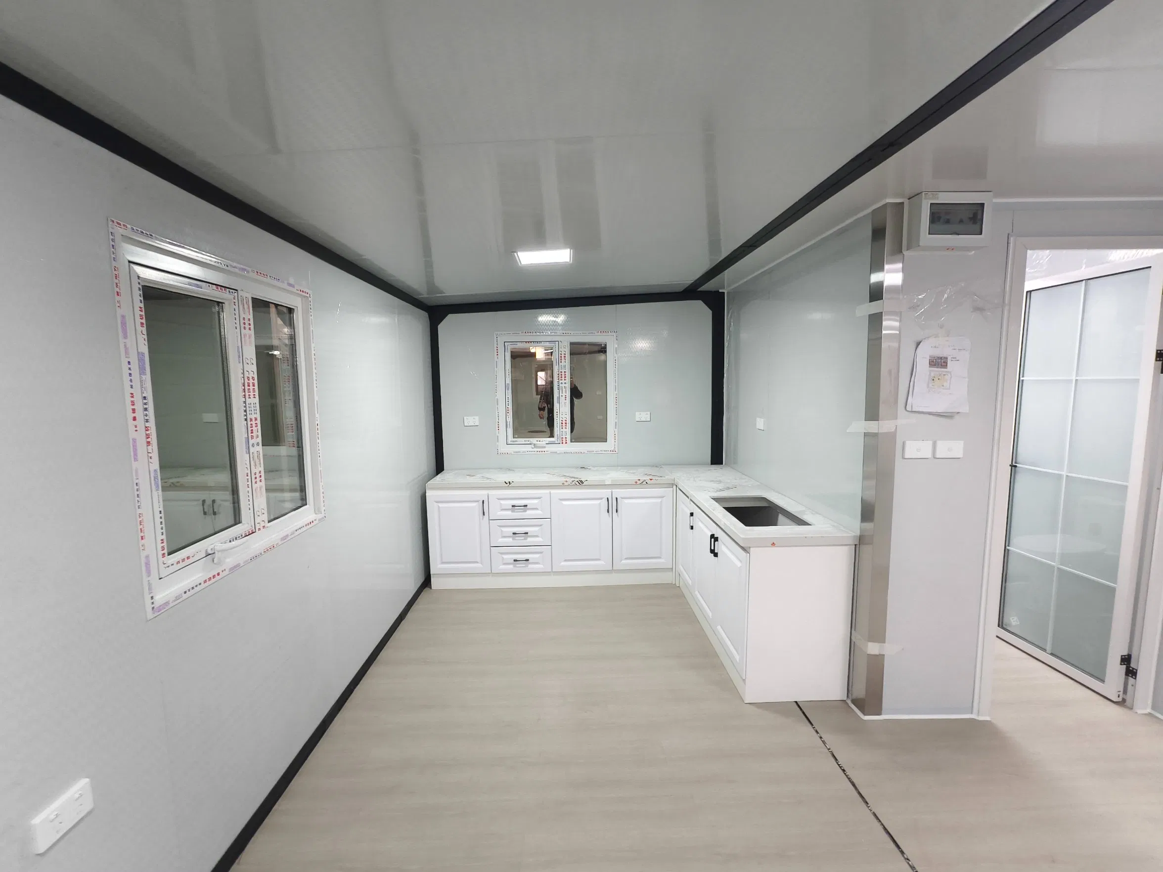 Eco-Friendly Solar-Powered Container House Unit Designed for off-Grid Sustainable Living