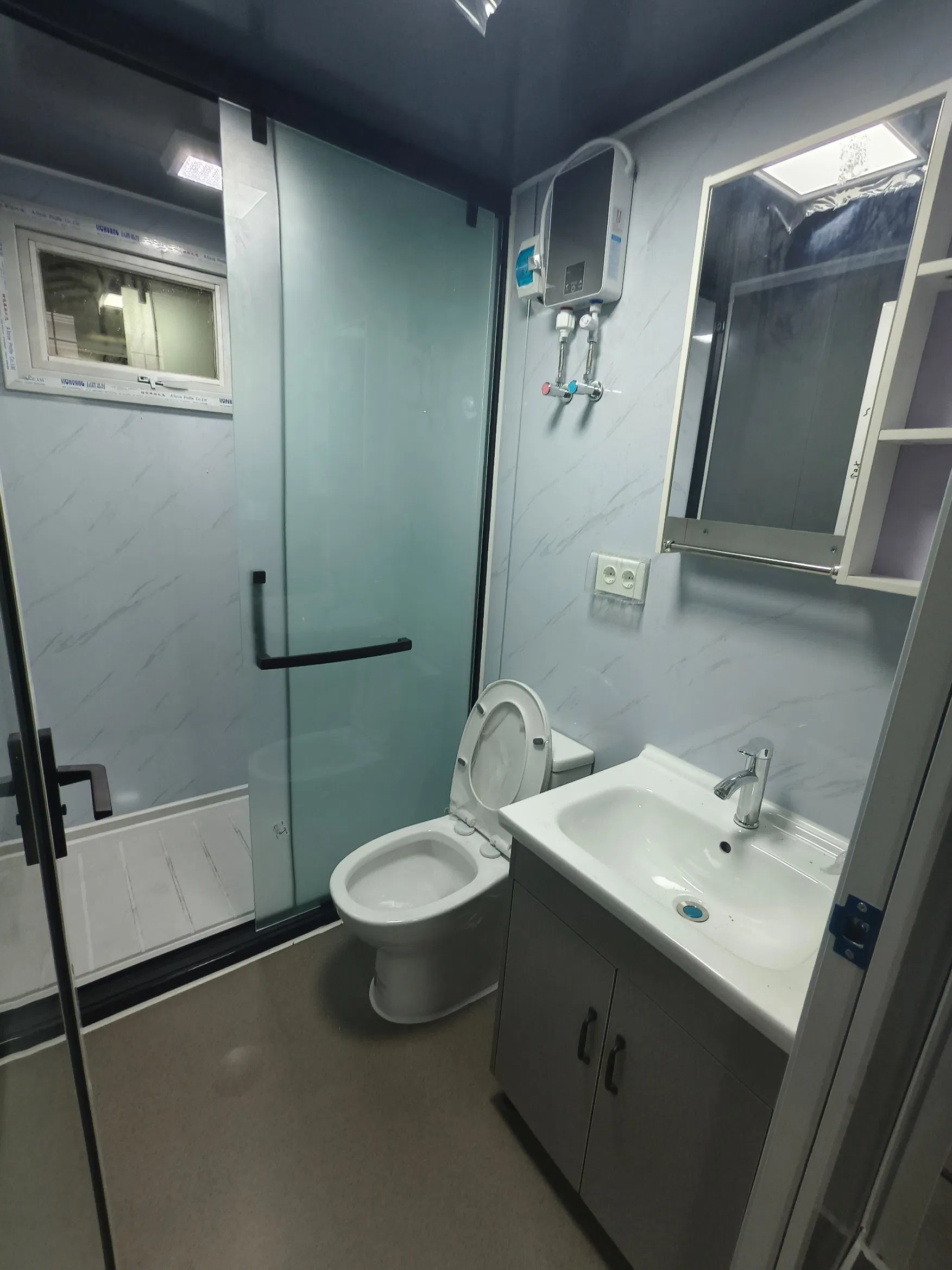 Eco-Friendly Solar-Powered Container House Unit Designed for off-Grid Sustainable Living