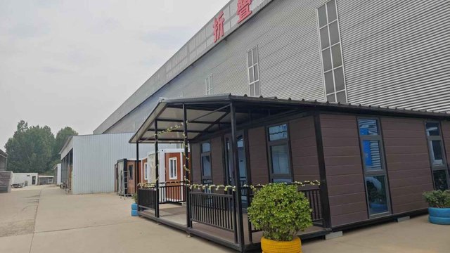 Foldable container home for rapid deployment