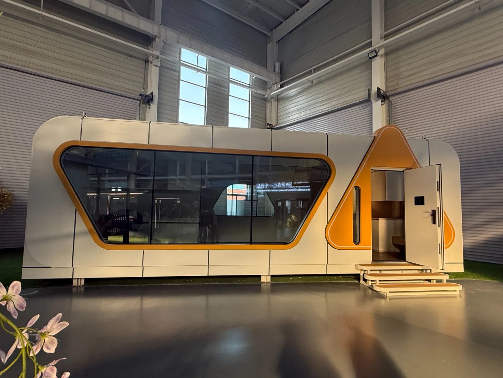 Prefabricated Apple Cabin for Glamping Resorts Shop Outdoor Apple Cabin