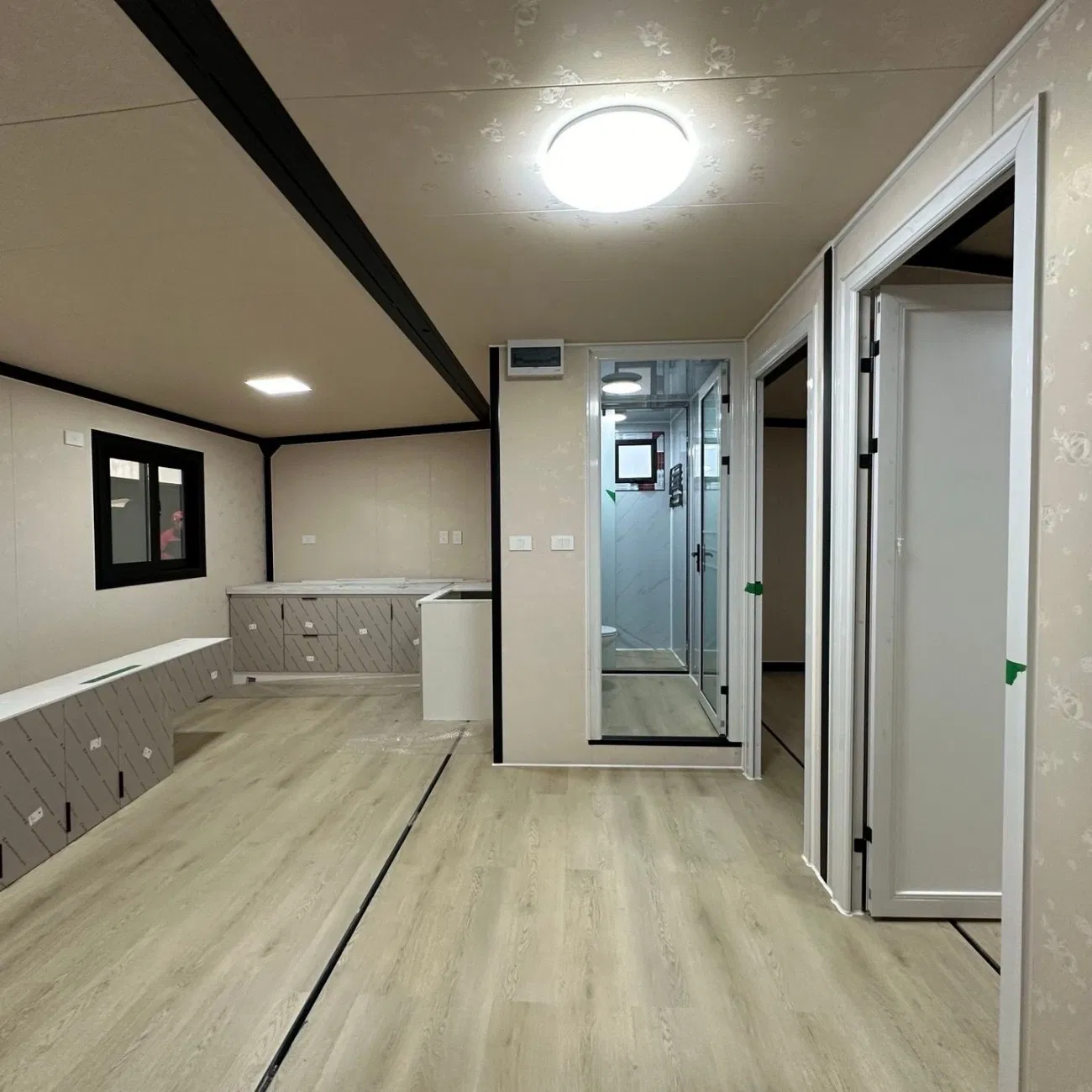 Customizable off-Grid Expandable Mobile Prefab Container House for Mobile Living