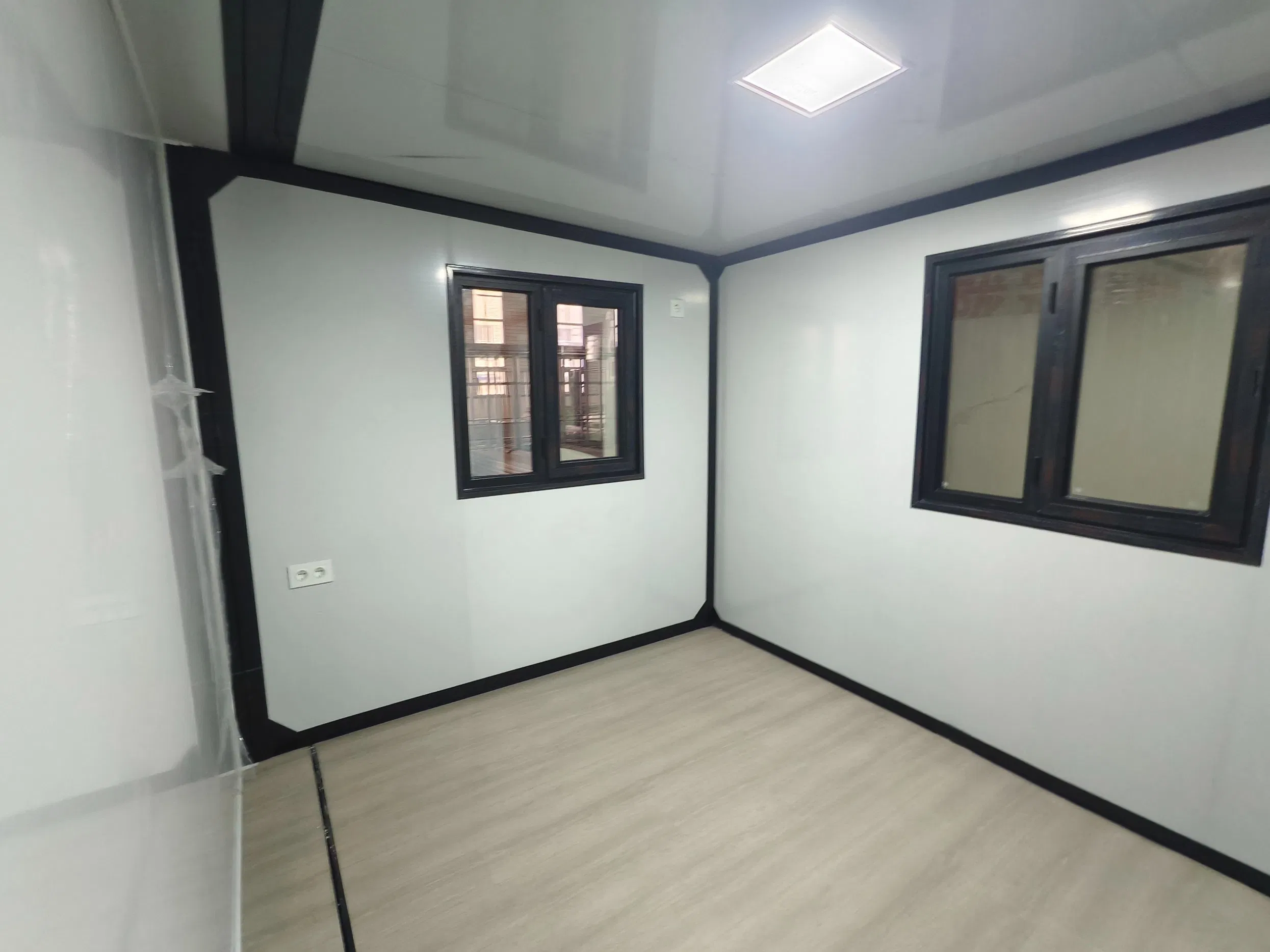 Eco-Friendly Solar-Powered Container House Unit Designed for off-Grid Sustainable Living